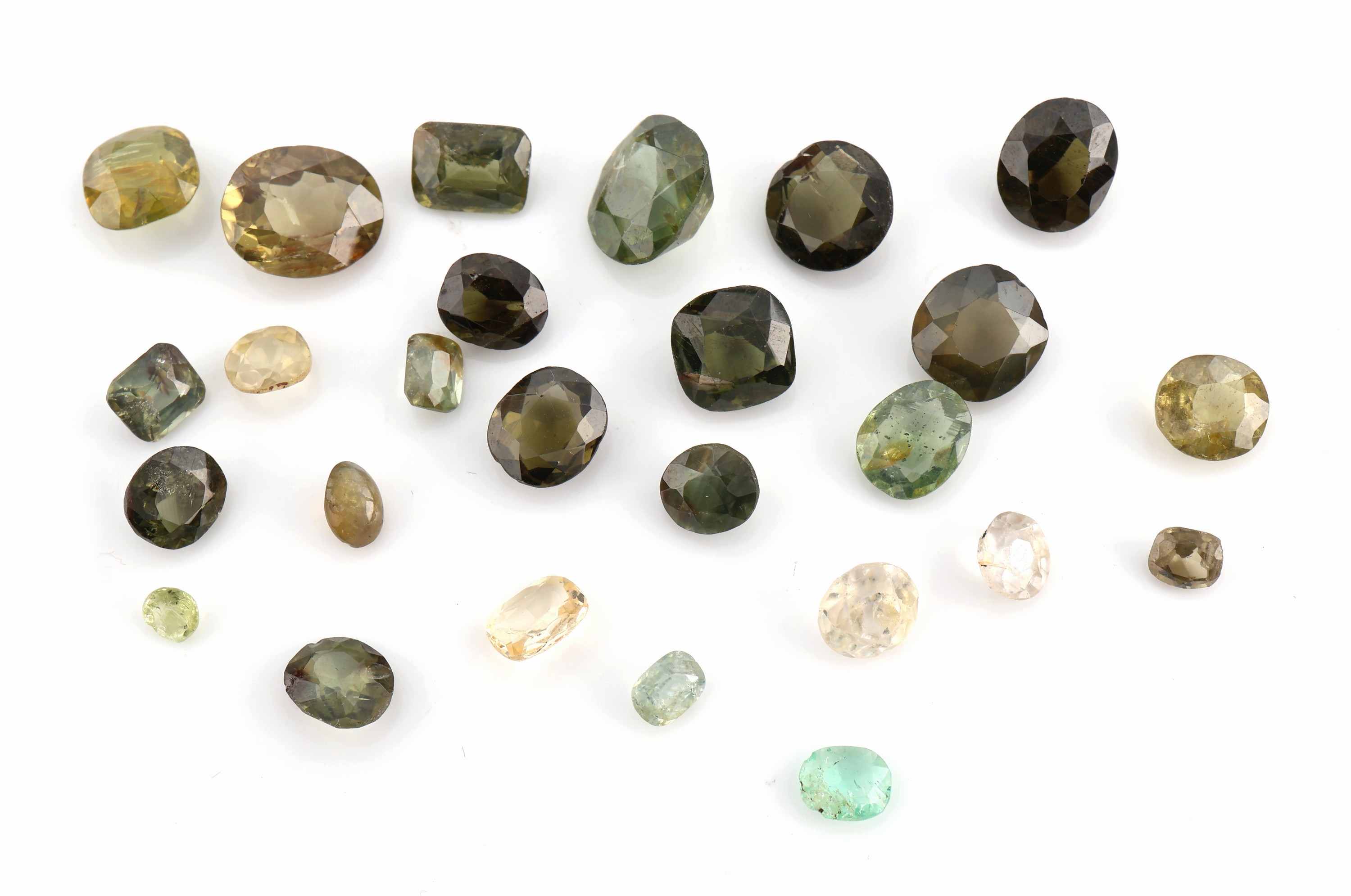 Lot lose facett. Turmaline, zus. 30.9 ct, in versch. Formen, Farben und Größen, z. T. Ausfassware