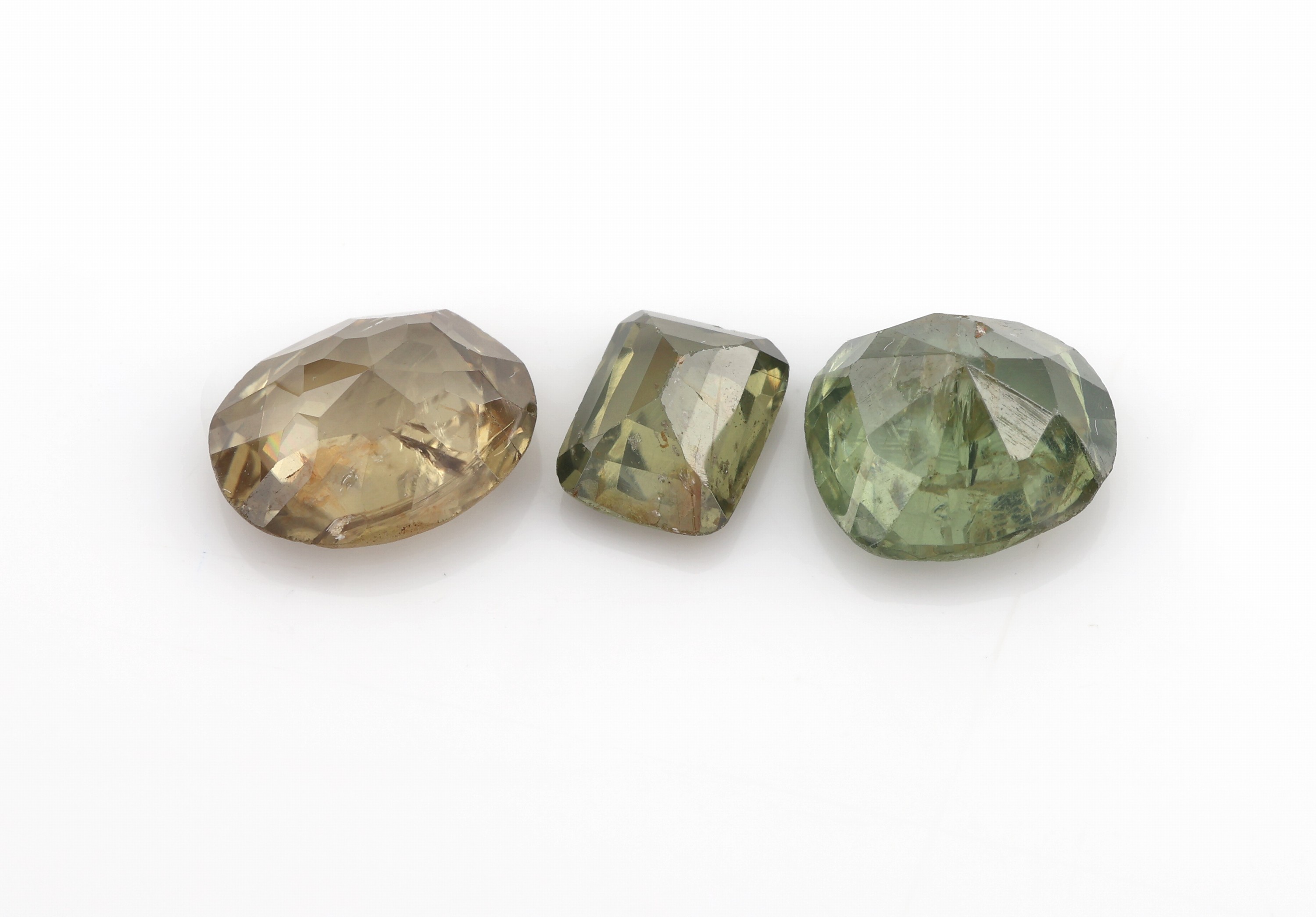 Detail b: Lot lose facett. Turmaline, zus. 30.9 ct, in versch. Formen, Farben und Größen, z. T. Ausfassware