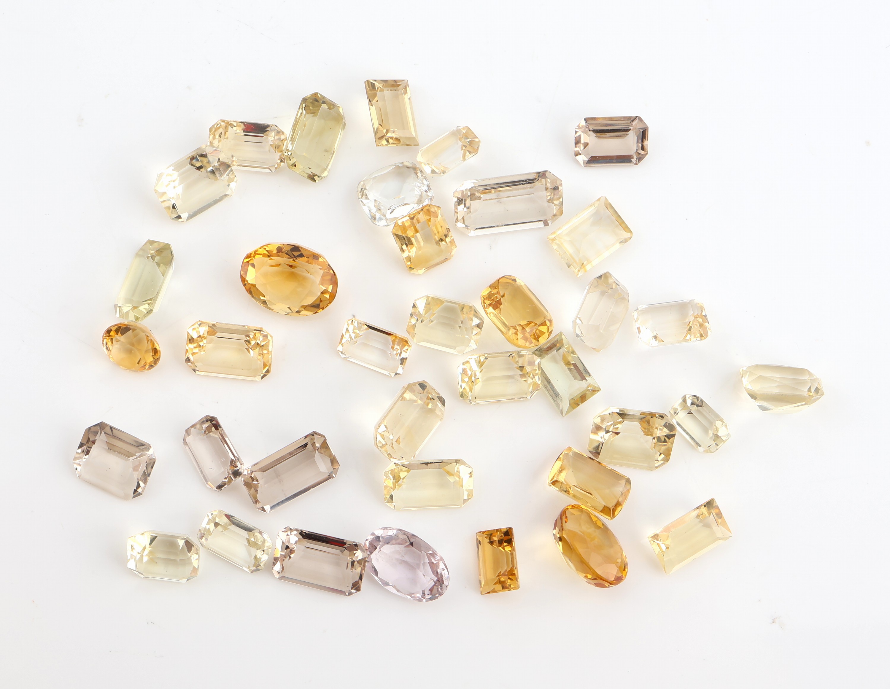 Lot lose facett. Citrine, zus. 105.57 ct, in versch. Größen, Farben und Schliffformen
