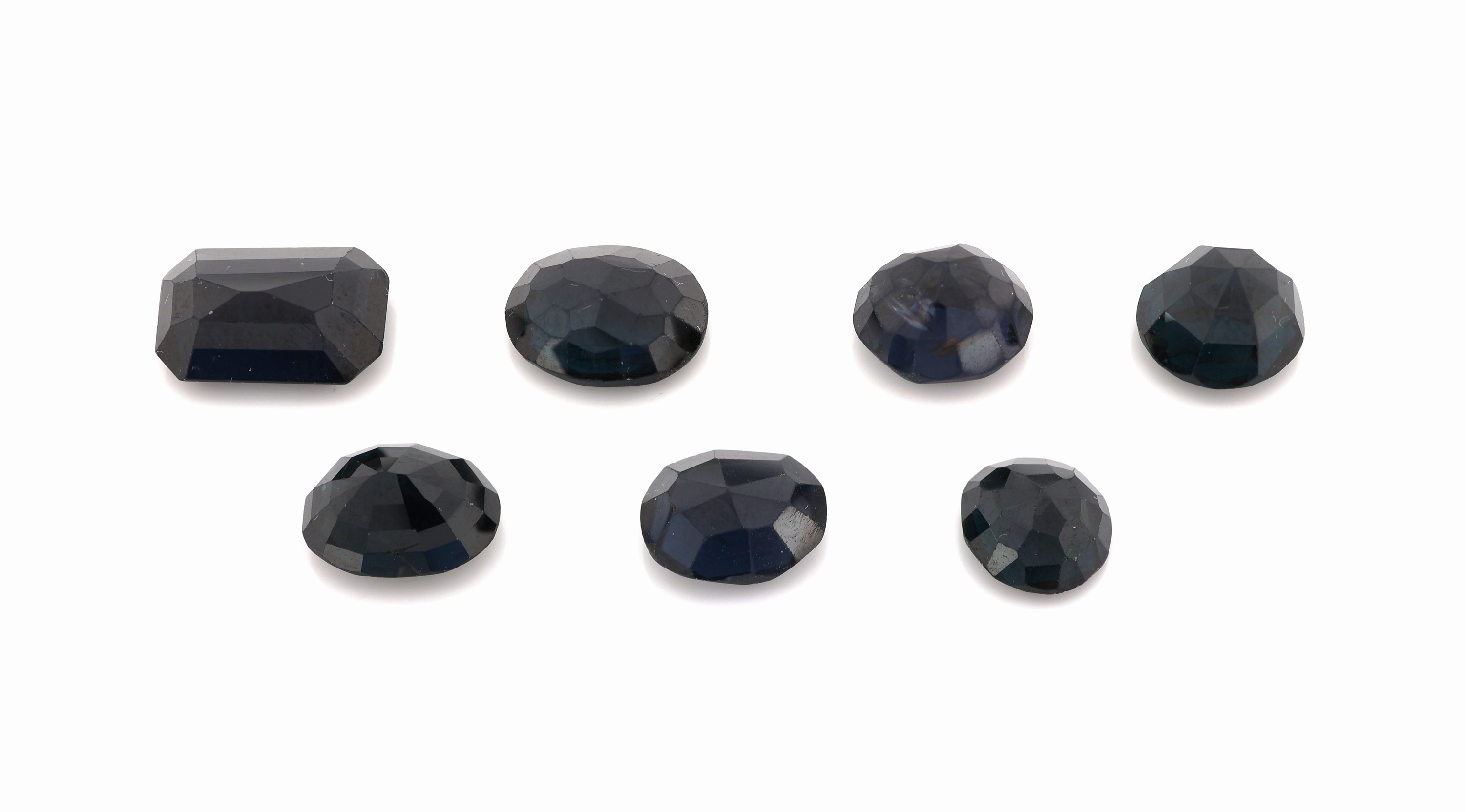 Detail a: Lot 7 lose facett. Saphire, zus. 13.47 ct, in versch. Formen und Größen