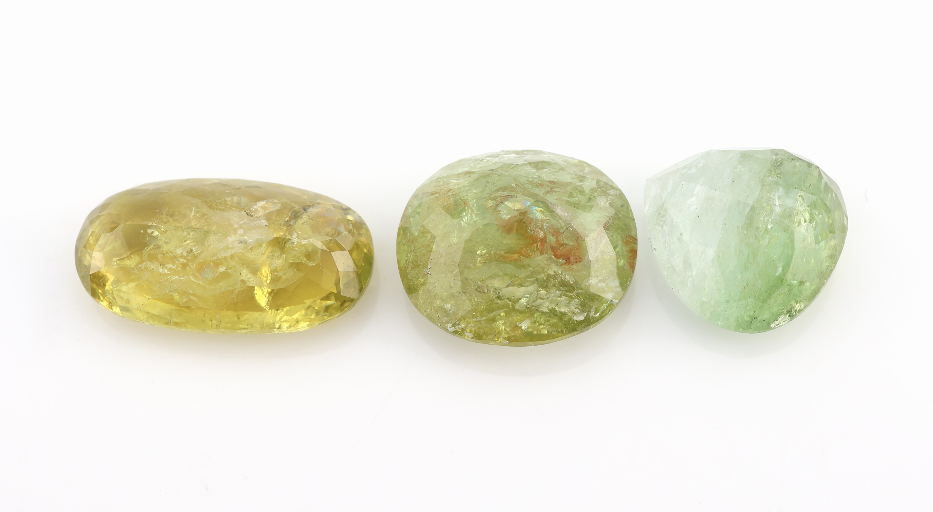 Detail a: Konvolut 3 lose Turmaline (Paraiba): 1 x 8.32 ct, tropfenförm. facett., green; 1 x 10.26 ct,ovalfacett., green; 1 x 9.70 ct, ovalfacett., green, ...