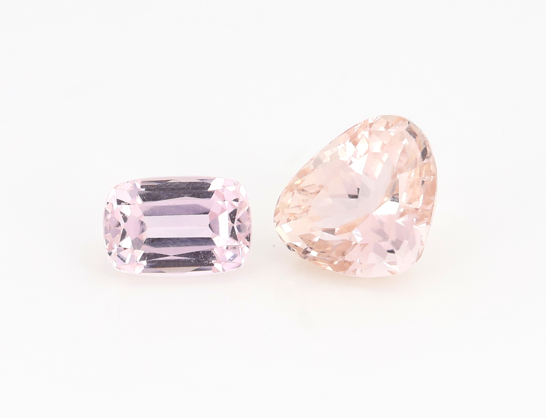 Detail a: Lot 7 lose Kunzite zus. ca. 38.6 ct, versch. Schliffformen