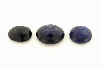 26852459a - Lot 3 lose Saphire, ca. 25.41 ct, oval, Chessboard-Cut und ovalfacett. Schätzpreis: ...
