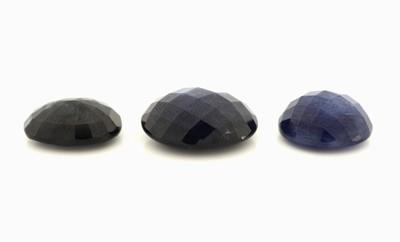 26852459b - Lot 3 lose Saphire, ca. 25.41 ct, oval, Chessboard-Cut und ovalfacett. Schätzpreis: ...