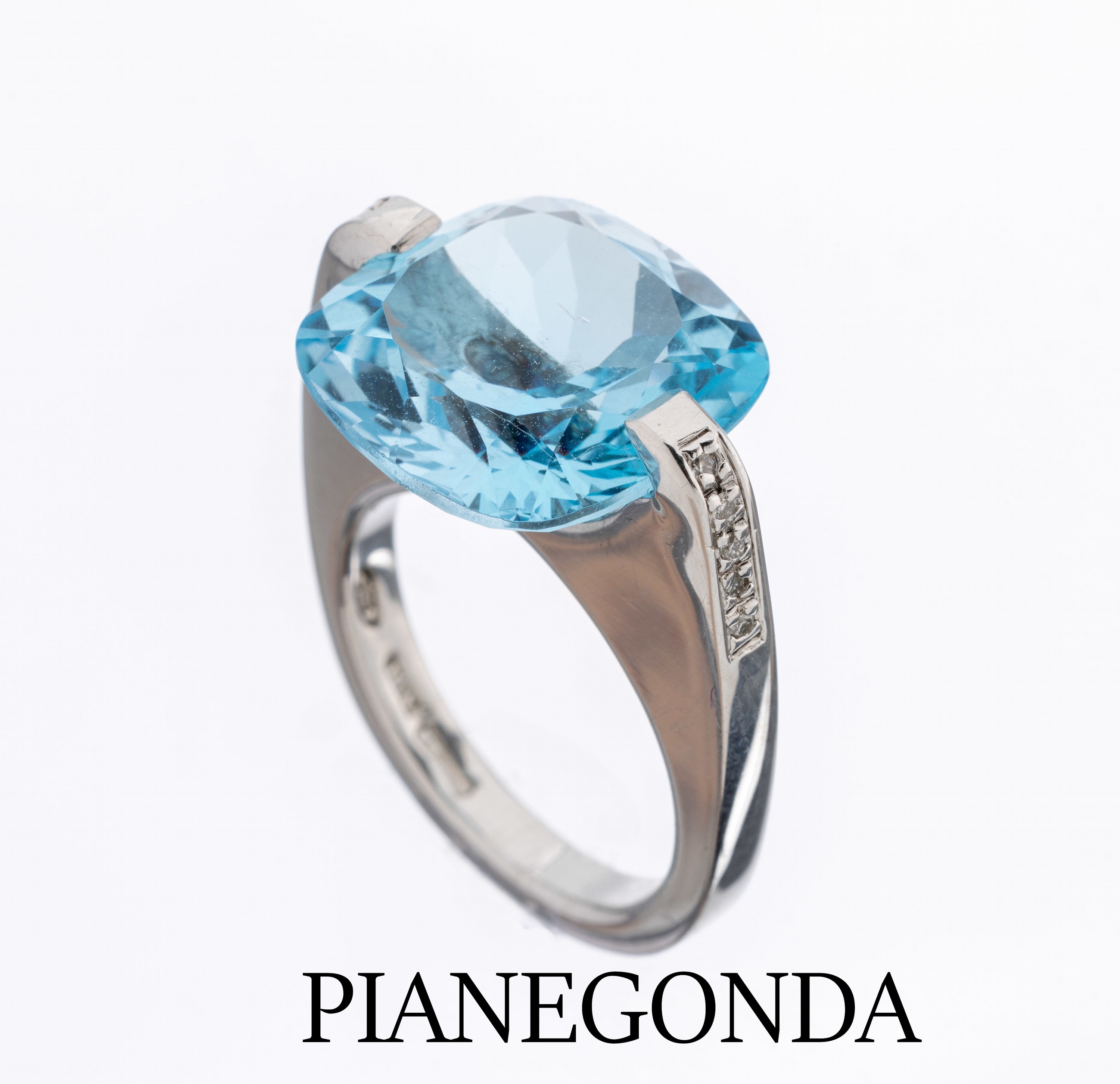 Silber Blautopas-Ring, 925er Silber, sign. Pianegonda, facett. Blautopas (beh.), Diam.-Imitationen, RW 52, ca. 9.4 g