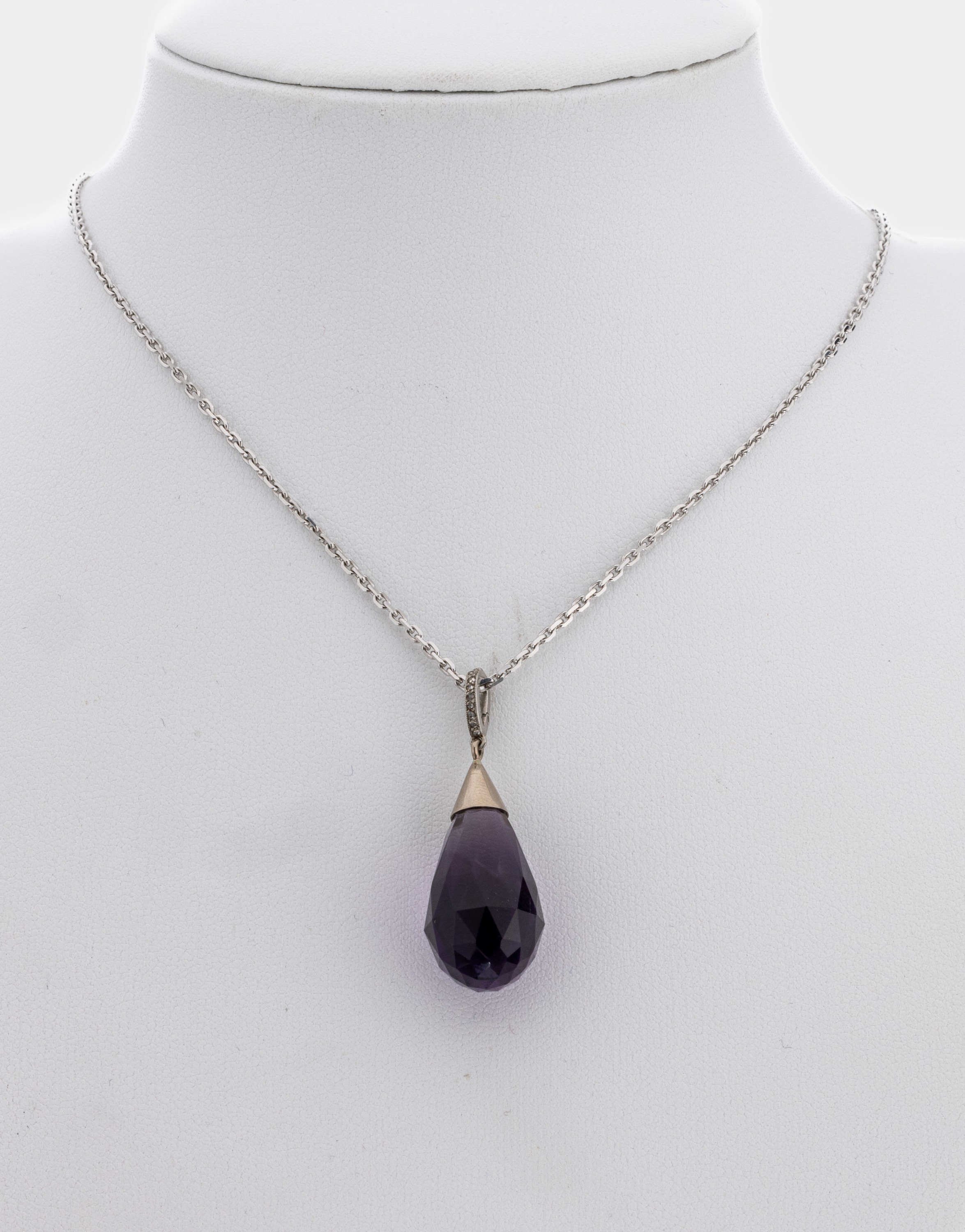 14 kt Gold Amethyst-Diamant-Collier, WG 585/000, facett. Amethystpampel ca. 14.0 ct, Öse mit Diamanten zus. ca. 0.04 ct get. Weiß/p1, L. ca. 60 ...