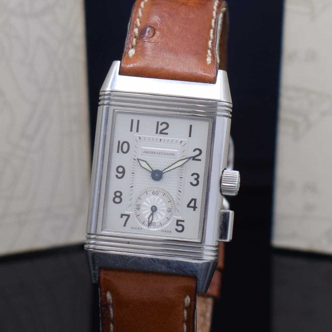Detail a: Jaeger-LeCoultre Reverso Memory Referenz 255.8.82 in Stahl, Schweiz um 2000, Handaufzug, um 180 Grad drehb. Wendegeh., orig. Lederband m. Faltschl., ...