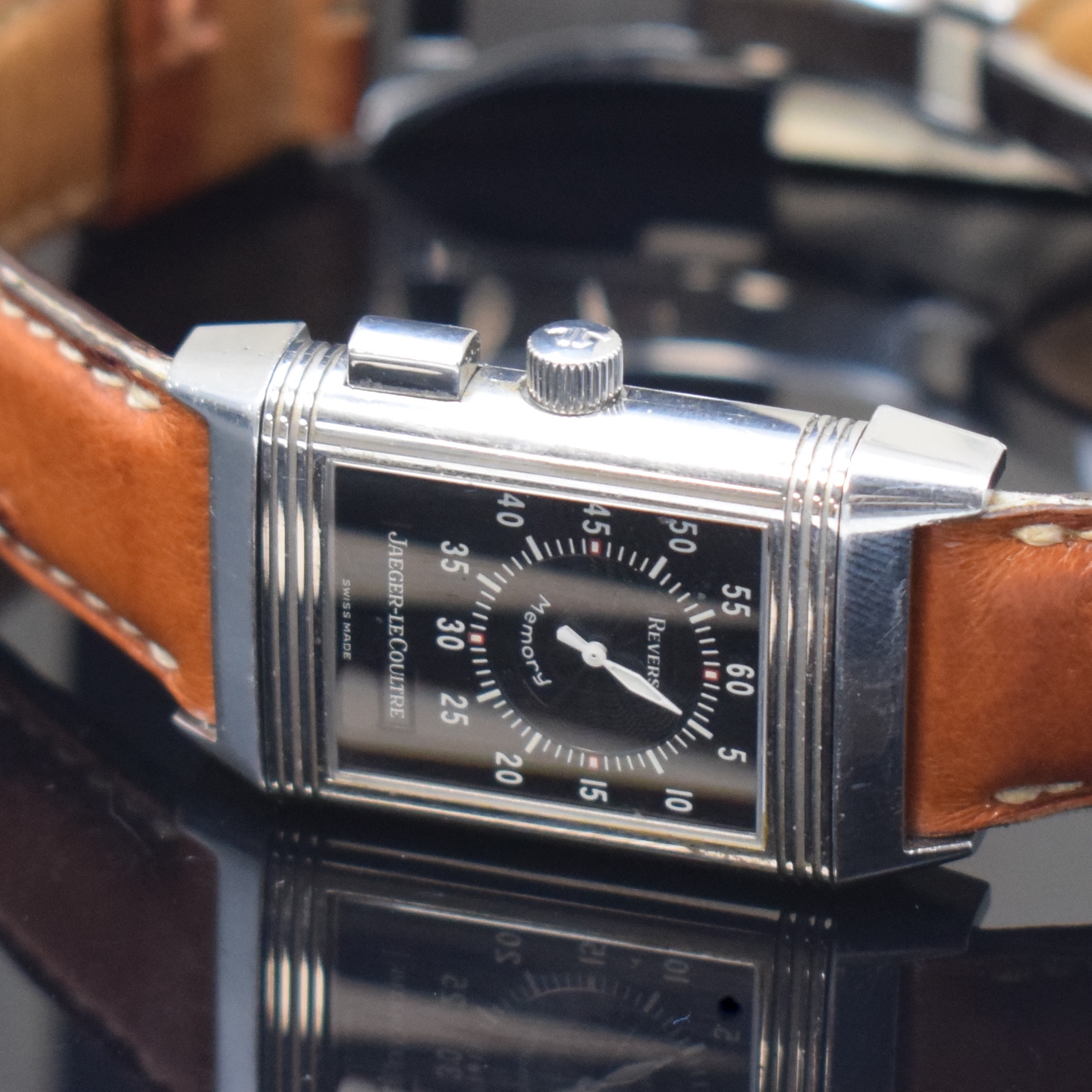 Detail e: Jaeger-LeCoultre Reverso Memory Referenz 255.8.82 in Stahl, Schweiz um 2000, Handaufzug, um 180 Grad drehb. Wendegeh., orig. Lederband m. Faltschl., ...