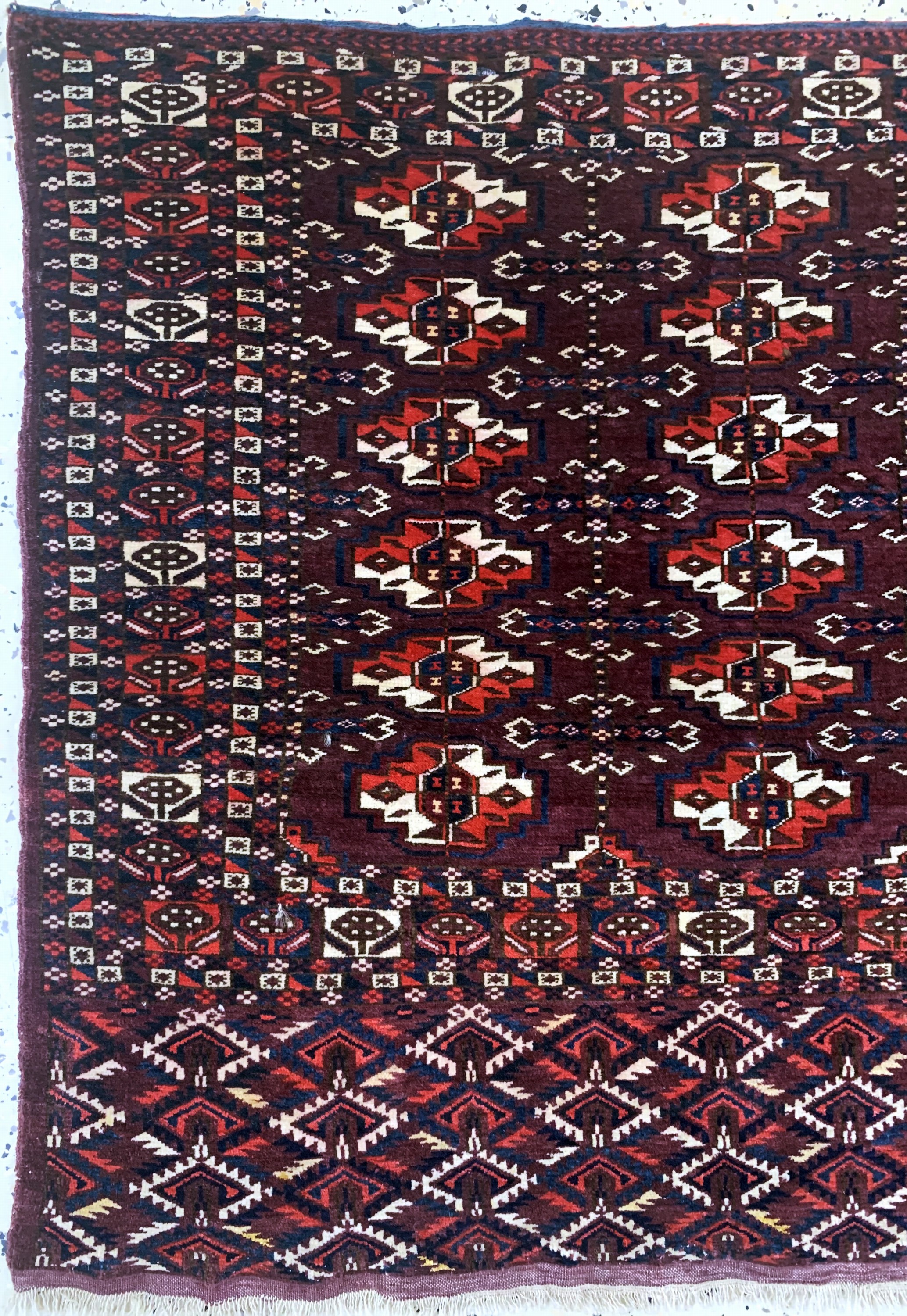 Detail b: Tekke Tschowal antik, Turkmenistan, 19.Jhd,Wolle auf Wolle, ca. 120 x 70 cm, EHZ: 2,aus Sammlungsauflösung