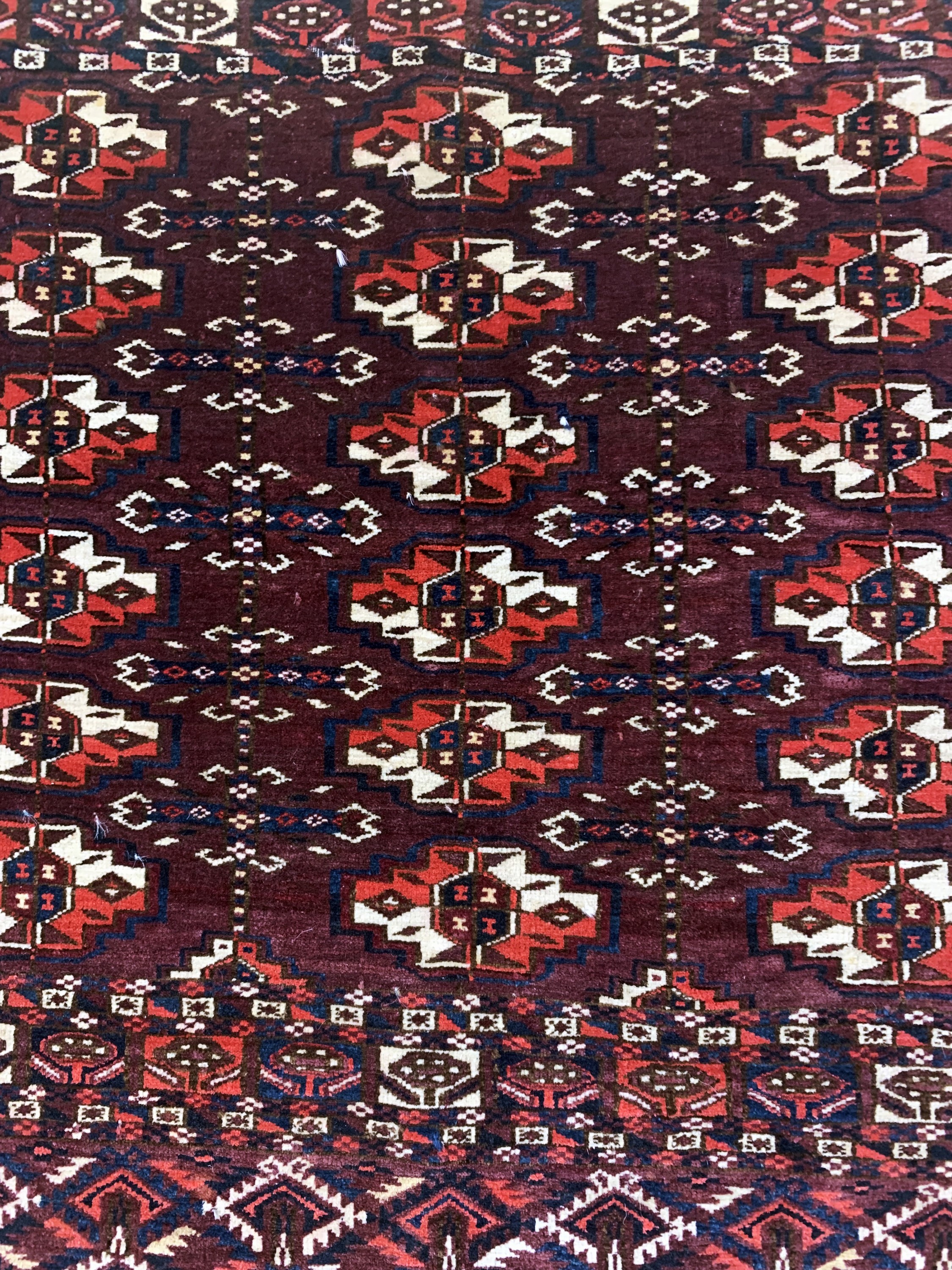 Detail c: Tekke Tschowal antik, Turkmenistan, 19.Jhd,Wolle auf Wolle, ca. 120 x 70 cm, EHZ: 2,aus Sammlungsauflösung