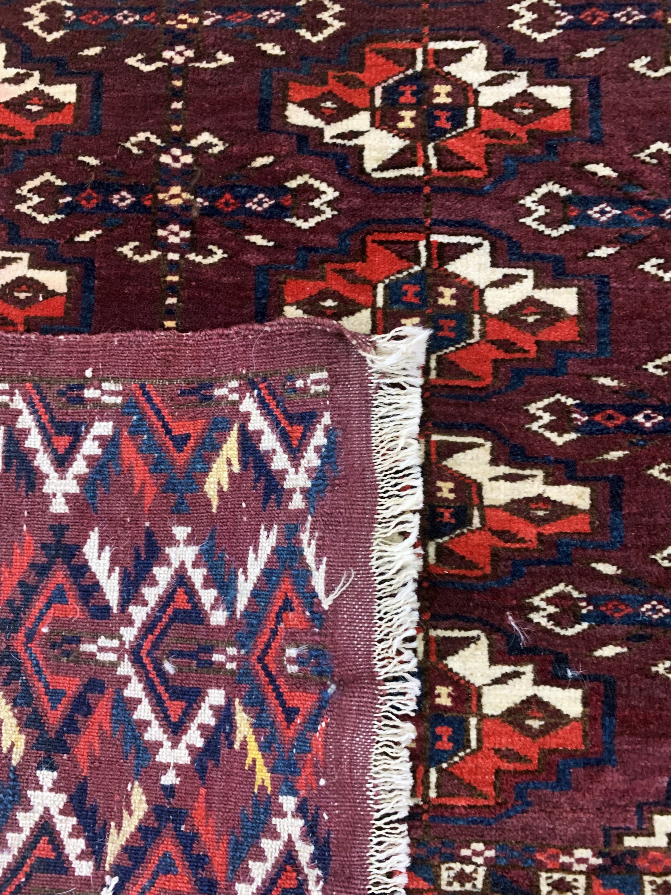 Detail d: Tekke Tschowal antik, Turkmenistan, 19.Jhd,Wolle auf Wolle, ca. 120 x 70 cm, EHZ: 2,aus Sammlungsauflösung