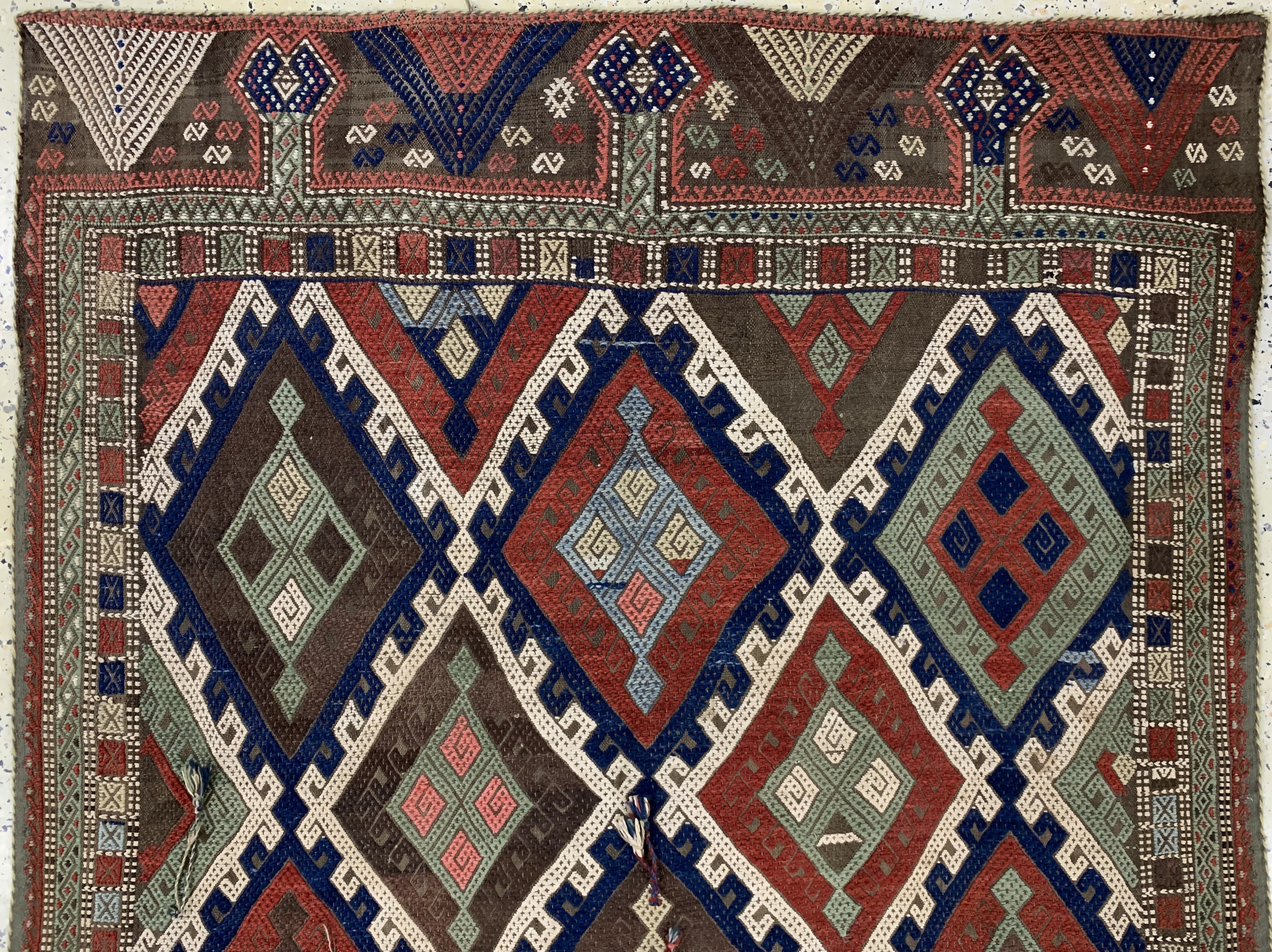Detail a: Obruk Zili Kelim antik, Türkei, um 1900, Wolle auf Wolle, ca. 170 x 143 cm, EHZ: 2, (kleine restaurierungen),aus Sammlungsauflösung