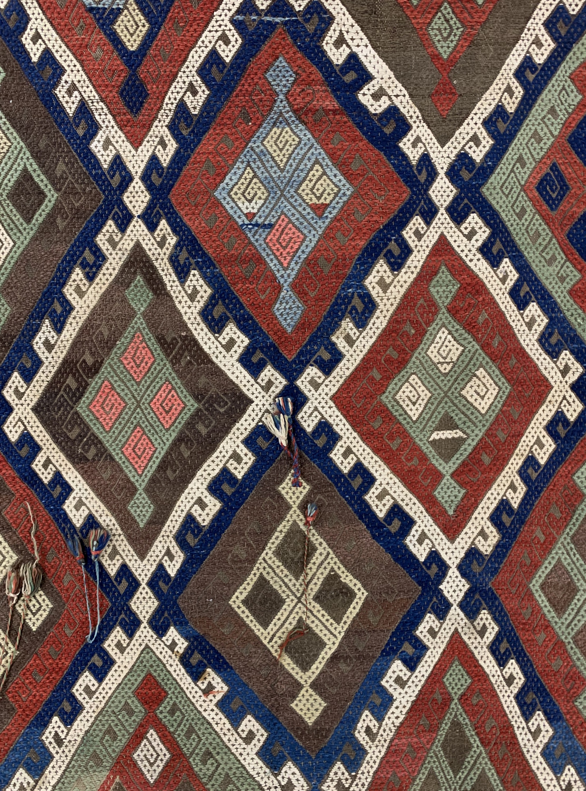 Detail c: Obruk Zili Kelim antik, Türkei, um 1900, Wolle auf Wolle, ca. 170 x 143 cm, EHZ: 2, (kleine restaurierungen),aus Sammlungsauflösung