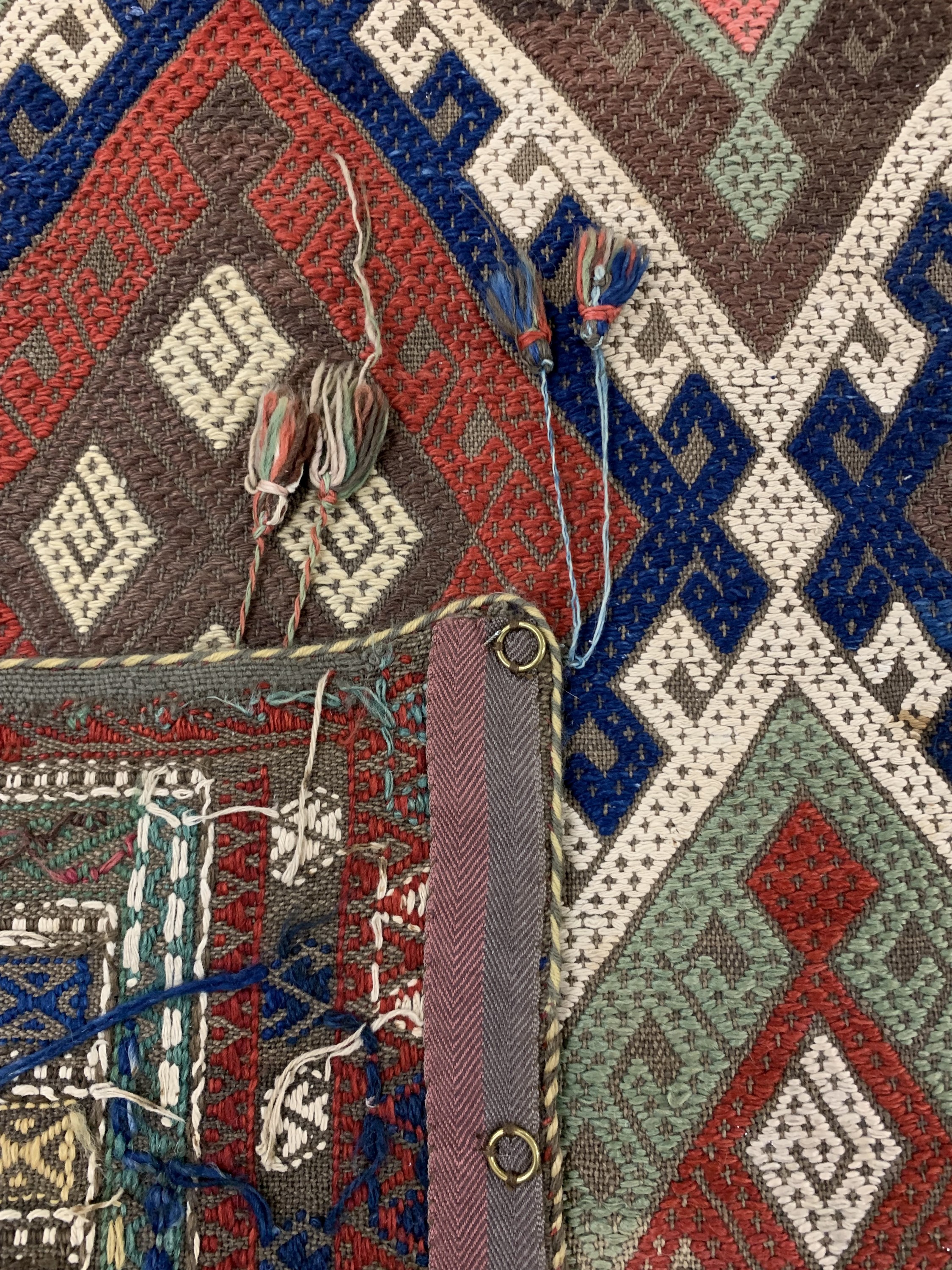Detail d: Obruk Zili Kelim antik, Türkei, um 1900, Wolle auf Wolle, ca. 170 x 143 cm, EHZ: 2, (kleine restaurierungen),aus Sammlungsauflösung