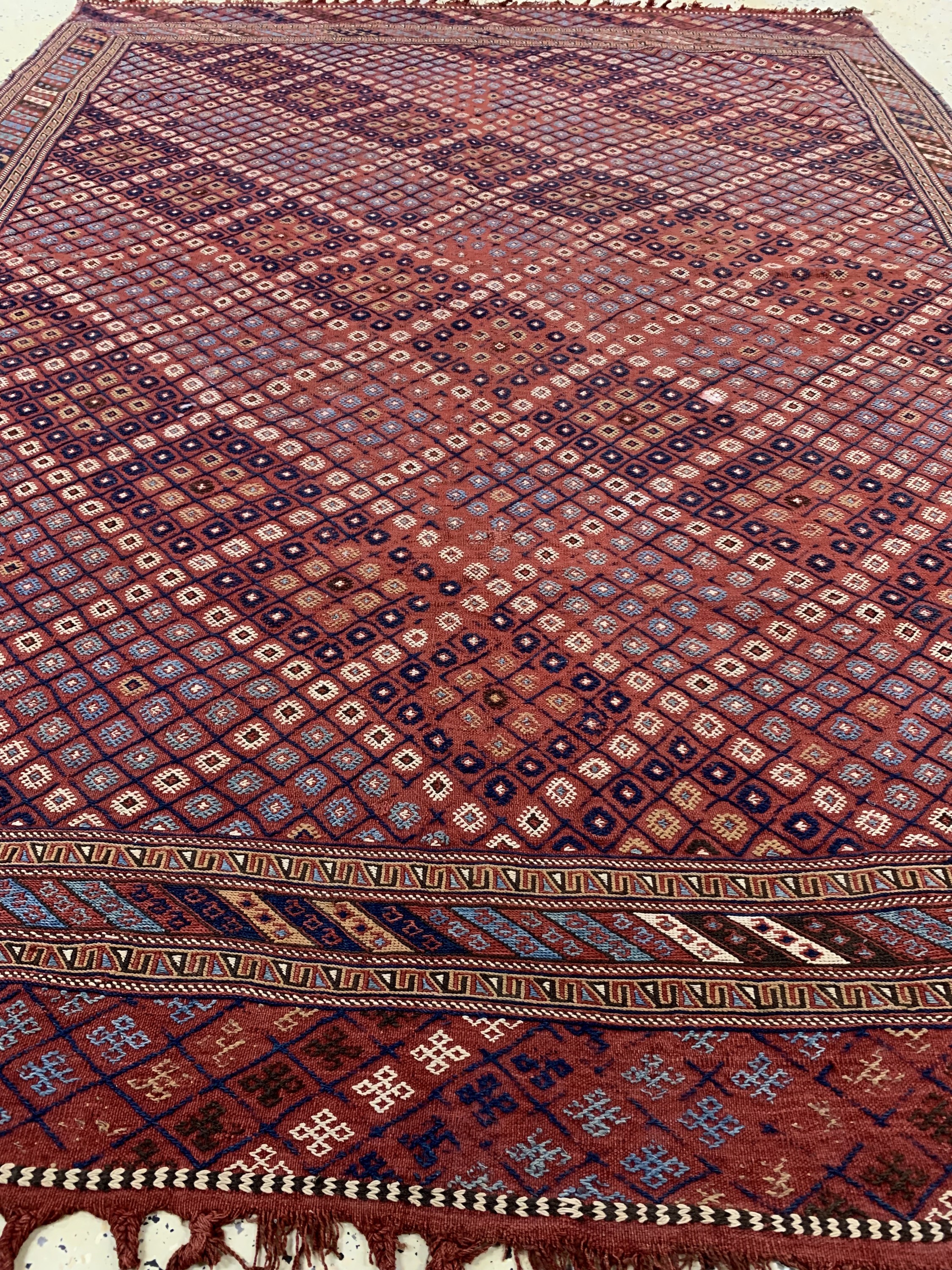 Detail e: Cicim fein antik, Türkei, 19.Jhd, Wolle aufWolle, ca. 245 x 180 cm, EHZ: 2, (kleine Restaurierungen),aus Sammlungsauflösung