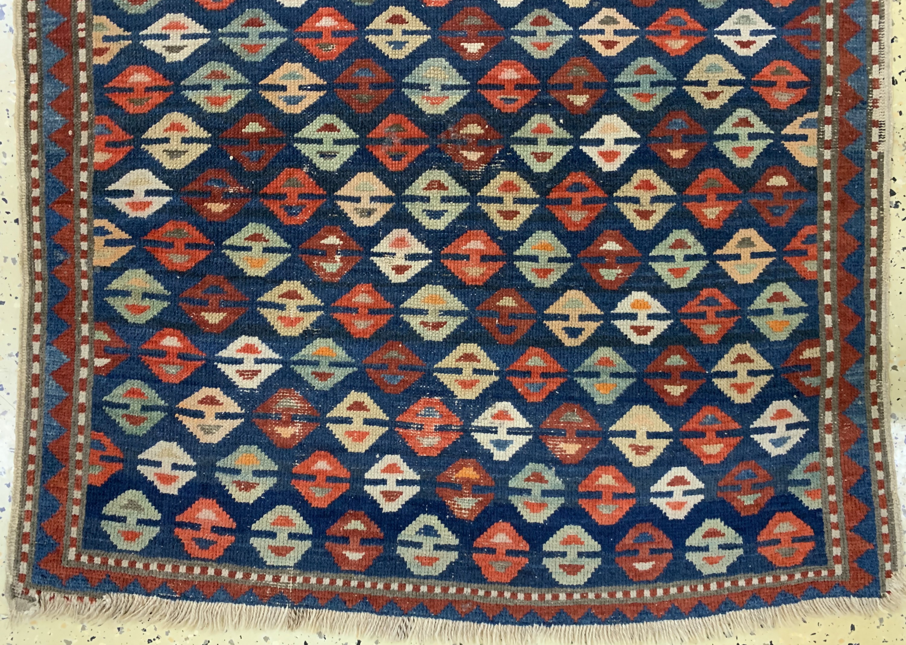 Detail b: Schirwan Kazak antik, Kaukasus, um 1900, Wolle auf Wolle, ca. 170 x 100 cm, EHZ: 2-3 ,aus Sammlungsauflösung