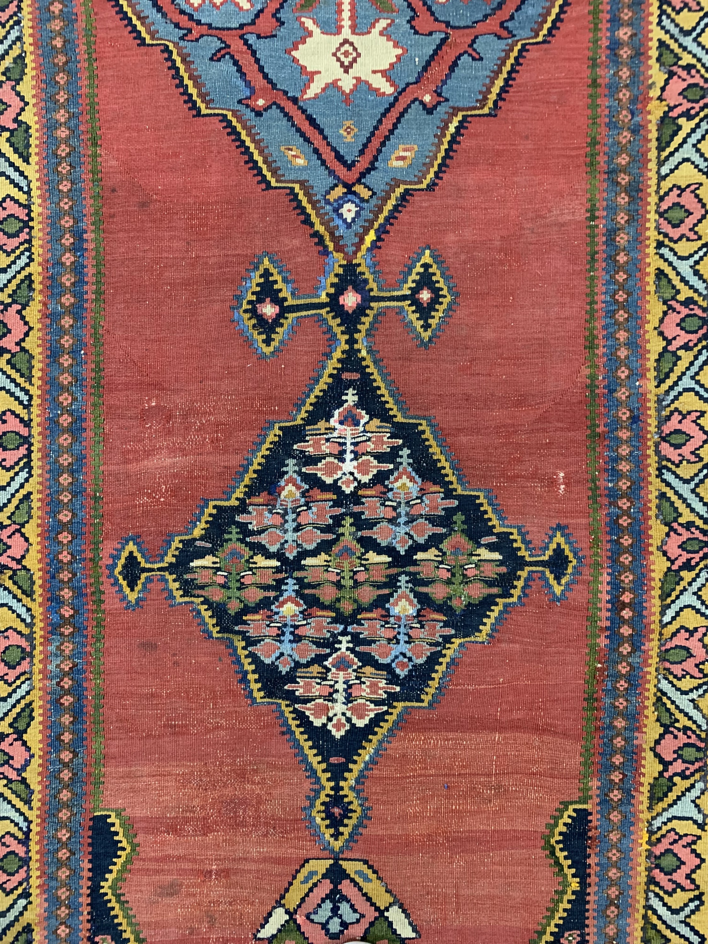 Detail d: Bidjar Kelim antik, Persien, um 1900, Wolleauf Wolle, ca. 400 x 135 cm, Reinigungsbedürftig, EHZ: 2, (kleine Restaurierungen),aus ...