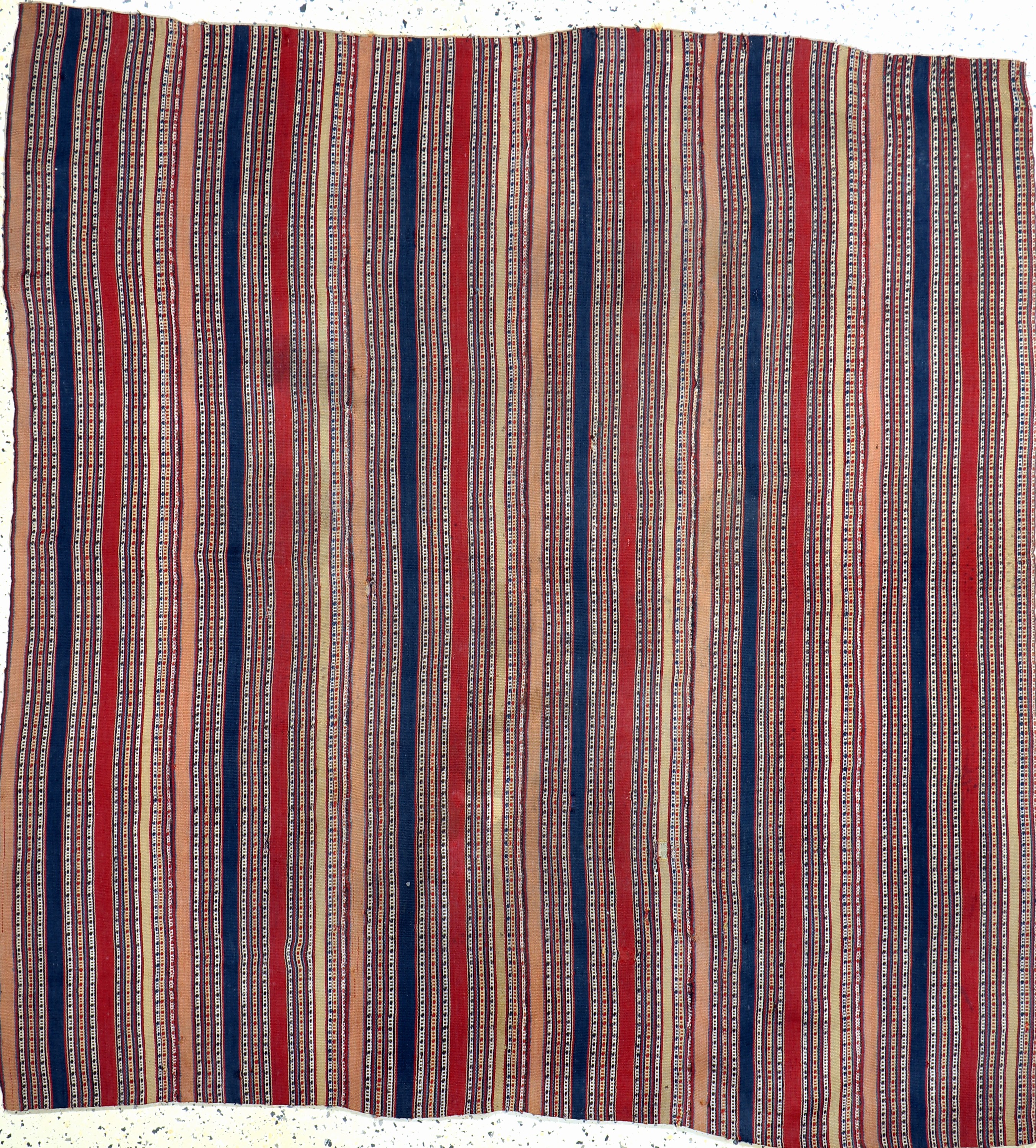 Djajim fein antik, Persien, um 1900, Wolle auf Wolle, ca. 165 x 155 cm, 6 Bahnig, Reinigungsbedürftig, EHZ: 2, (kleine Restaurierungen),aus ...