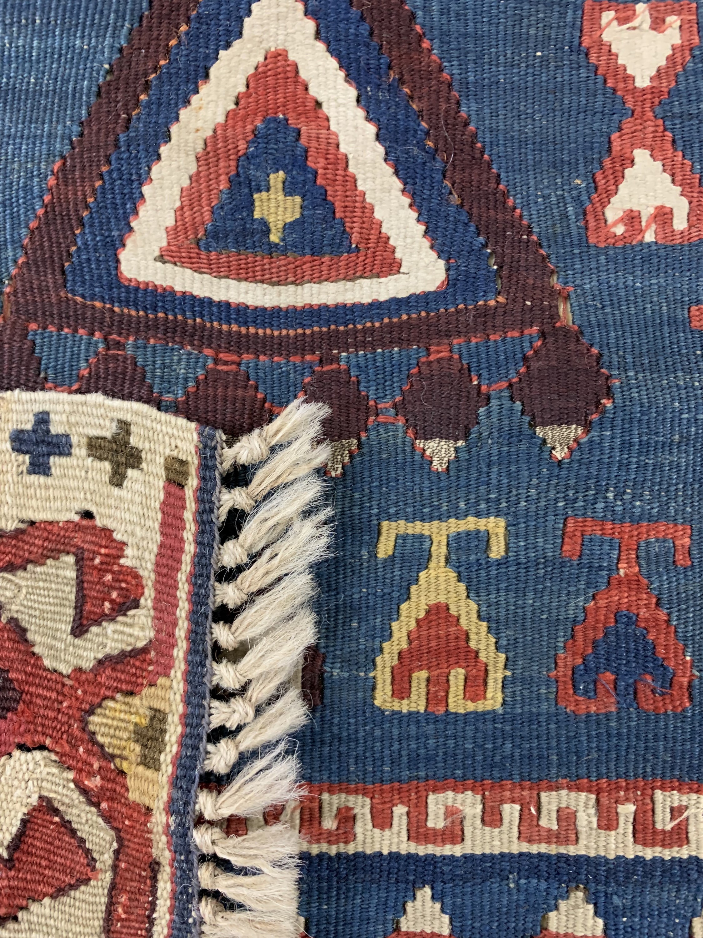Detail e: Konya"Gebetskelim"antik, Türkei, 19.Jhd, Wolle auf Wolle, ca. 190 x 100 cm, EHZ: 2, (kleine Restaurierungen),aus Sammlungsauflösung