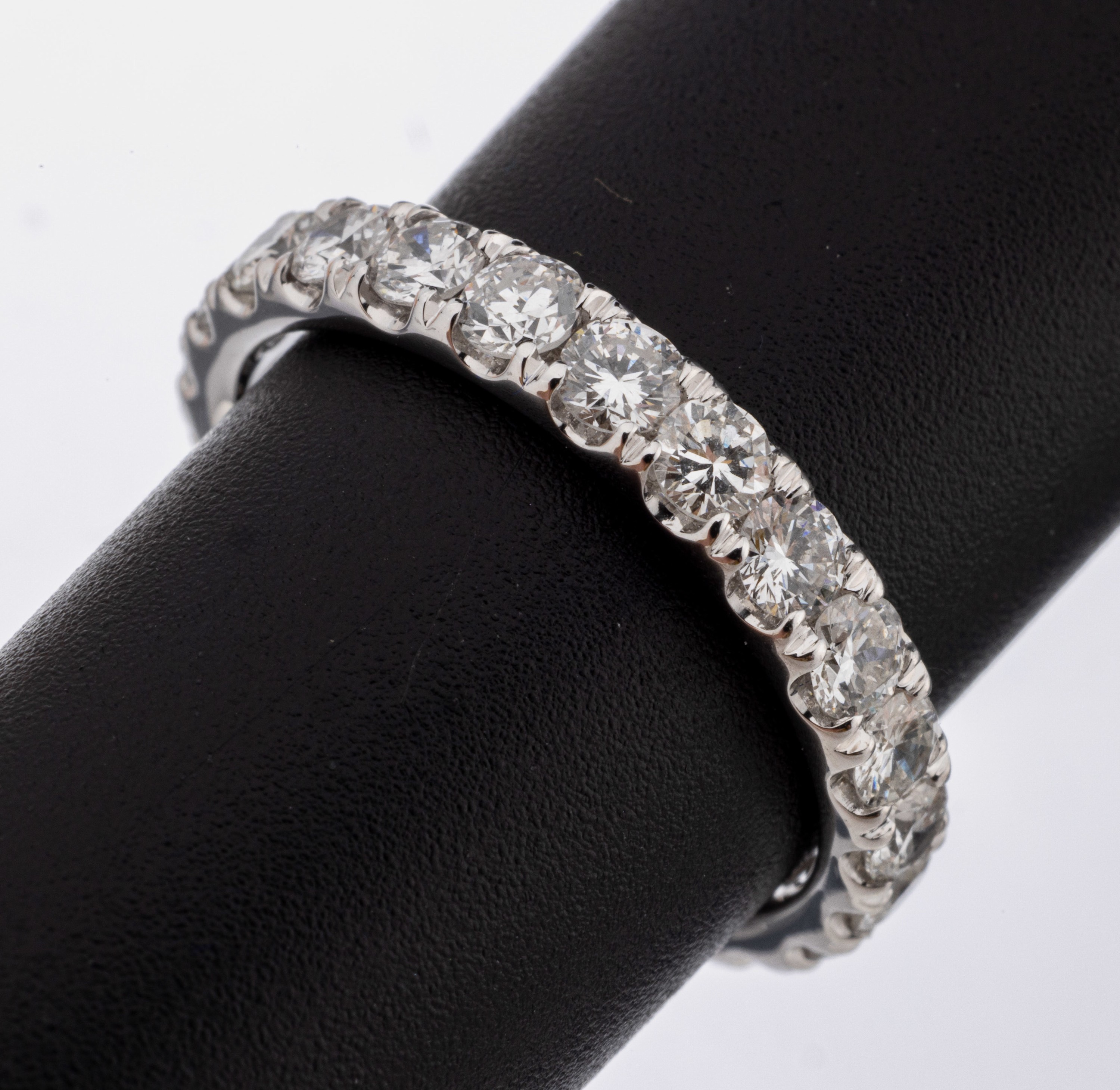 14 kt Gold Brillant-Memoryring, WG 585/000,23 Brillanten zus. ca. 1.83 ct (grav.) feines Weiß-Weiß/vs-si, RW 54, ca. 2.8 g
