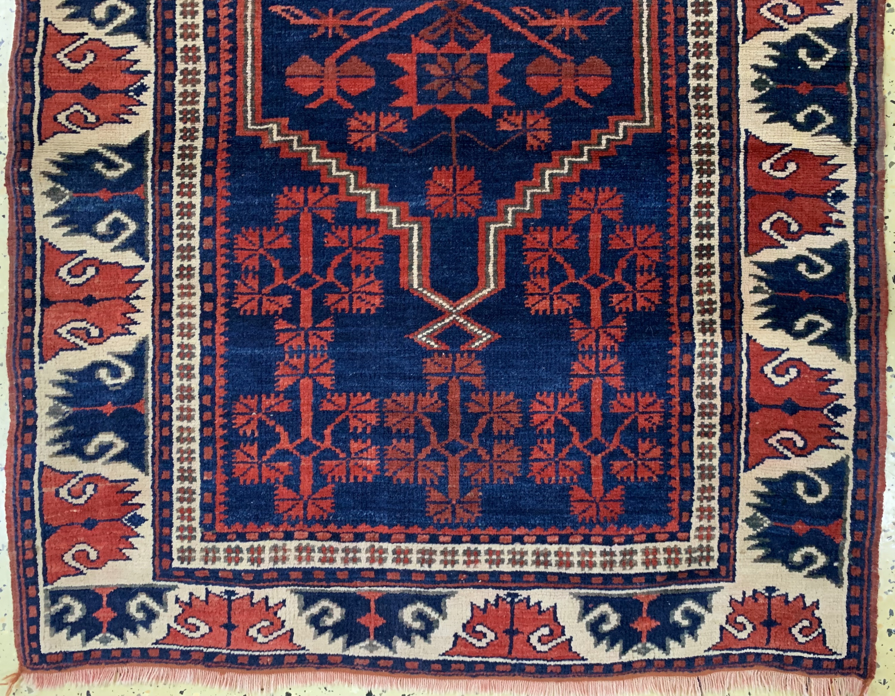 Detail b: Yagchibedir alt, Türkei, Anfang 20.Jhd, Wolle auf Wolle, ca. 180 x 100 cm, EHZ: 2,aus Sammlungsauflösung