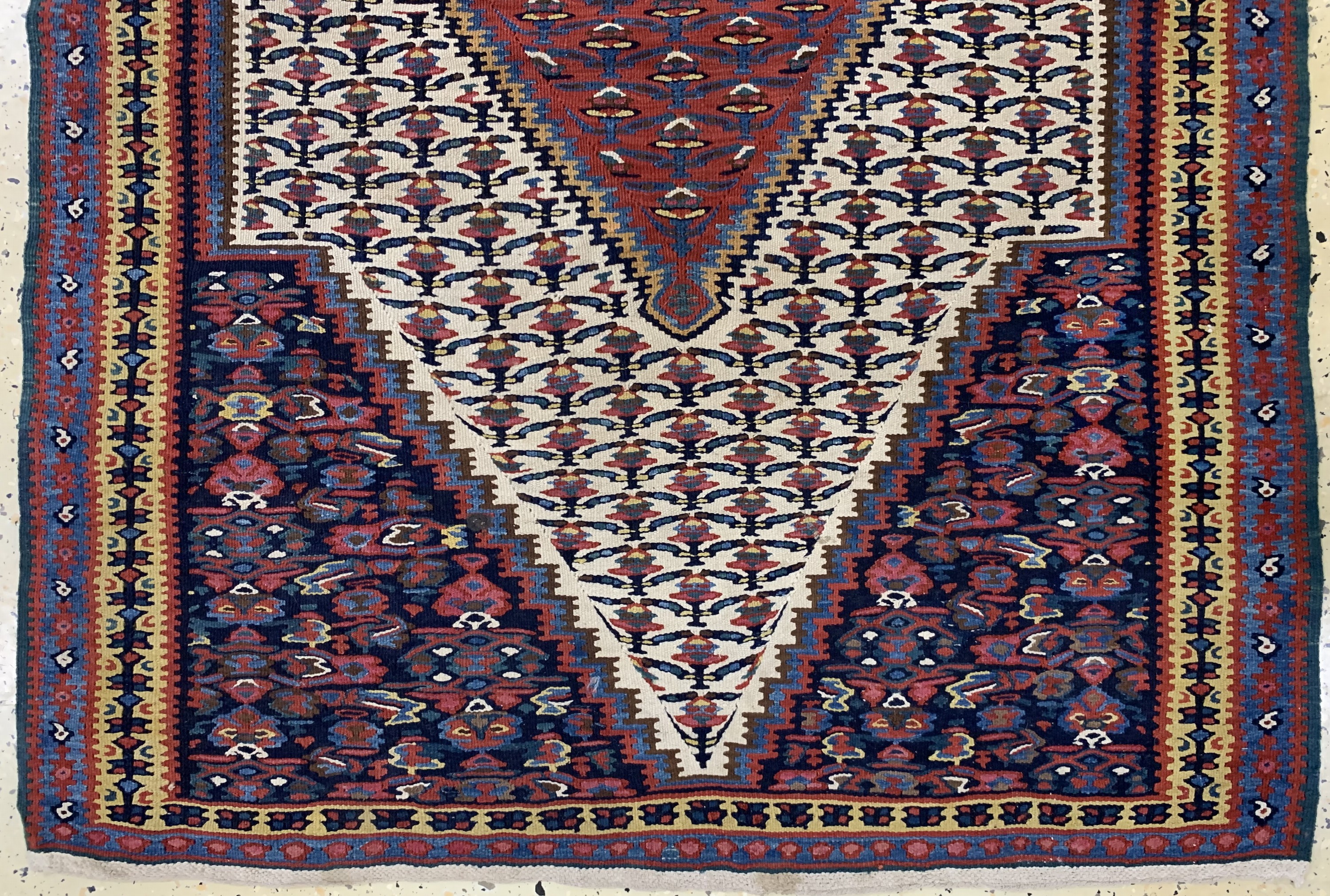 Detail b: Senneh Kelim, Persien, Mitte 20.Jhd, Wolle auf Baumwolle, ca. 150 x 110 cm, EHZ: 2,aus Sammlungsauflösung