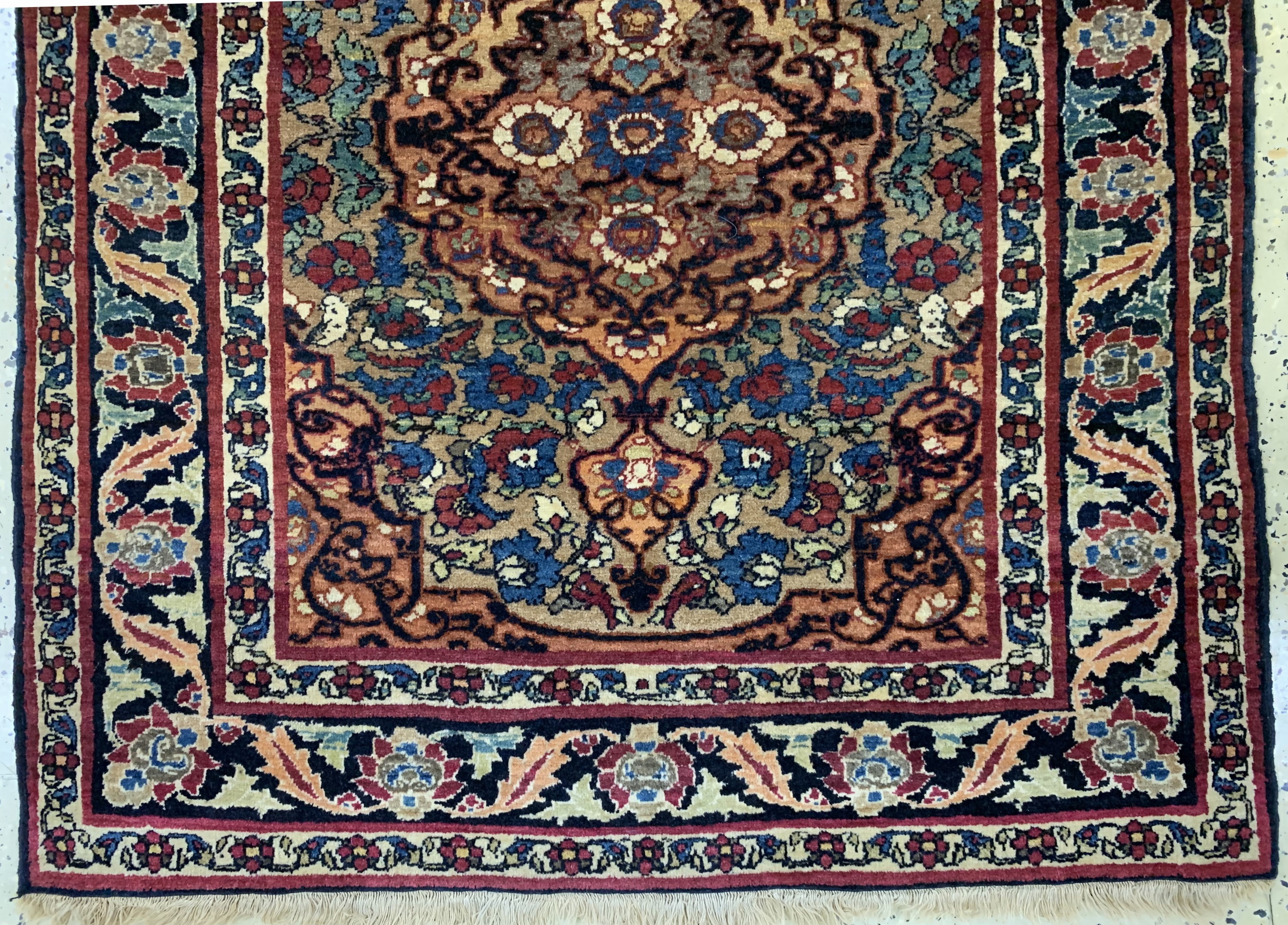 Detail b: Antiker Semnan, Persien, um 1900, Wolle aufBaumwolle, ca. 120 x 100 cm, EHZ: 1-2, aus Sammlungsauflösung