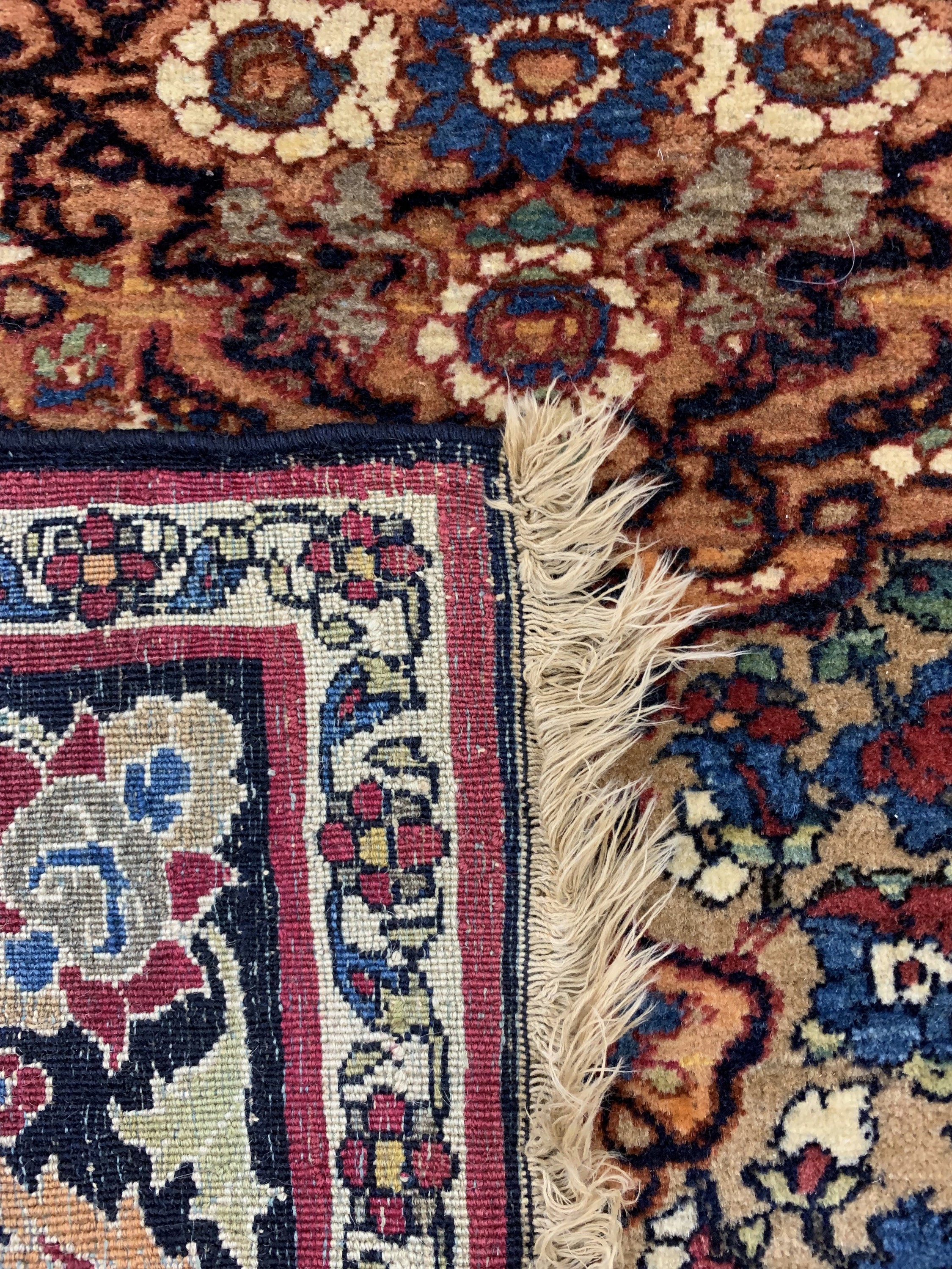 Detail e: Antiker Semnan, Persien, um 1900, Wolle aufBaumwolle, ca. 120 x 100 cm, EHZ: 1-2, aus Sammlungsauflösung