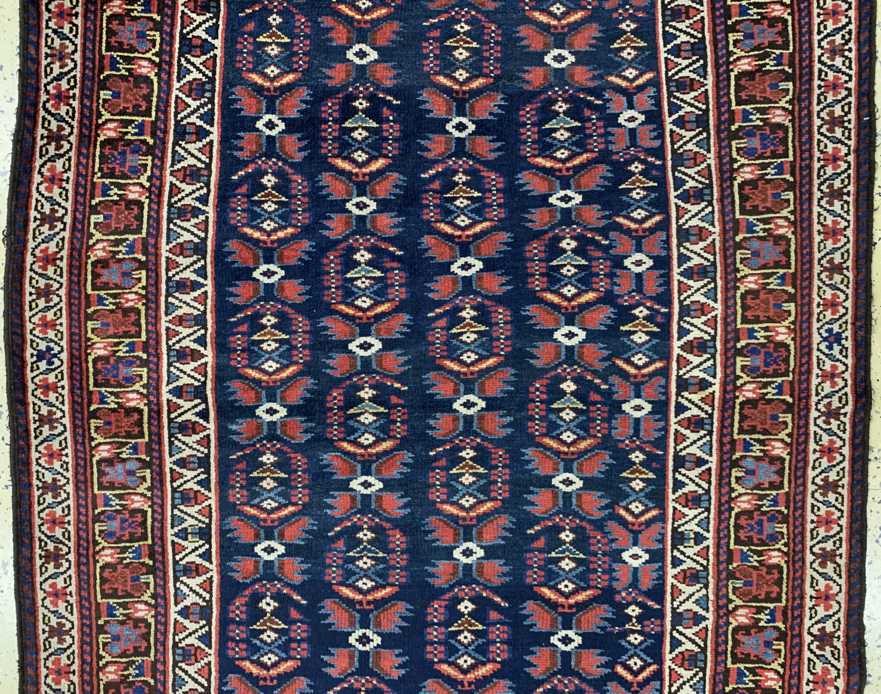 Detail b: Weramin antik, Persien, datiert 1332(1911),Wolle auf Wolle, ca. 306 x 128 cm, EHZ: 1- 2,aus Sammlungsauflösung