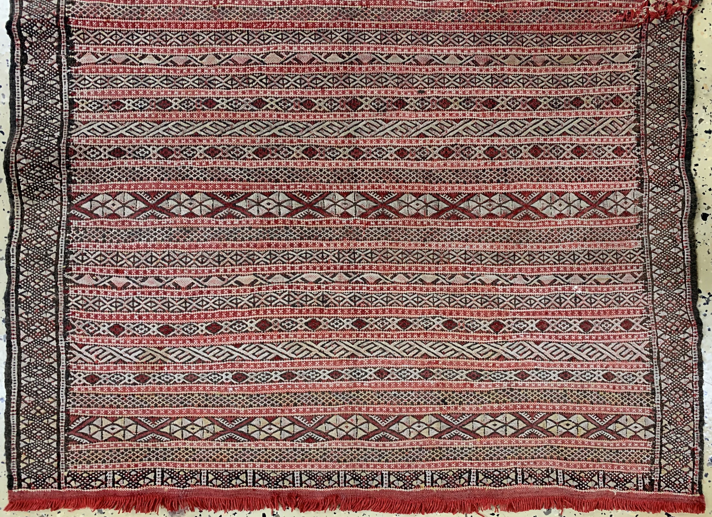 Detail c: Sumakh alt, Marokko, Anfang 20.Jhd, Wolle auf Baumwolle, ca. 170 x 93 cm, EHZ: 3, (geflickt),aus Sammlungsauflösung