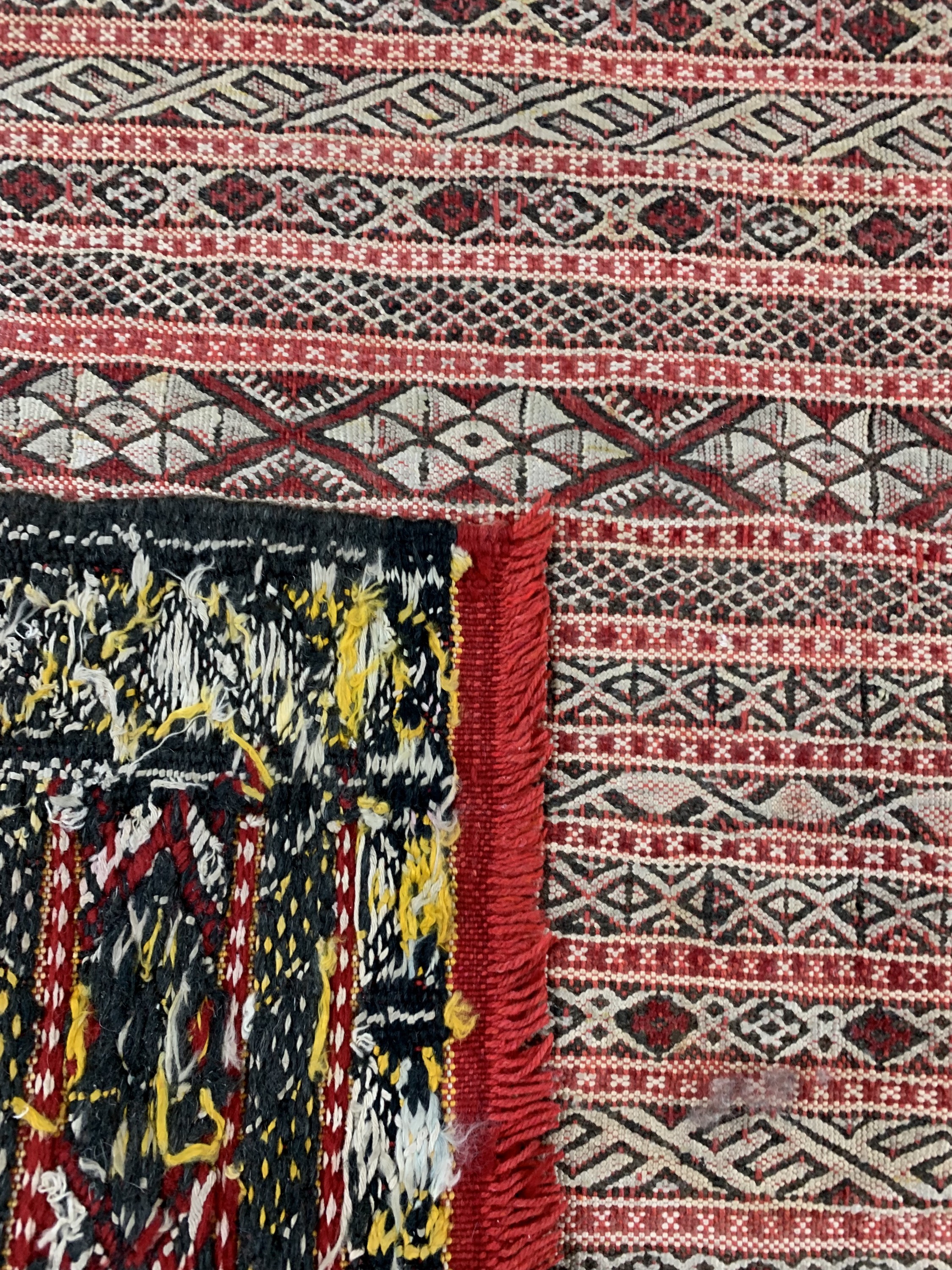 Detail e: Sumakh alt, Marokko, Anfang 20.Jhd, Wolle auf Baumwolle, ca. 170 x 93 cm, EHZ: 3, (geflickt),aus Sammlungsauflösung