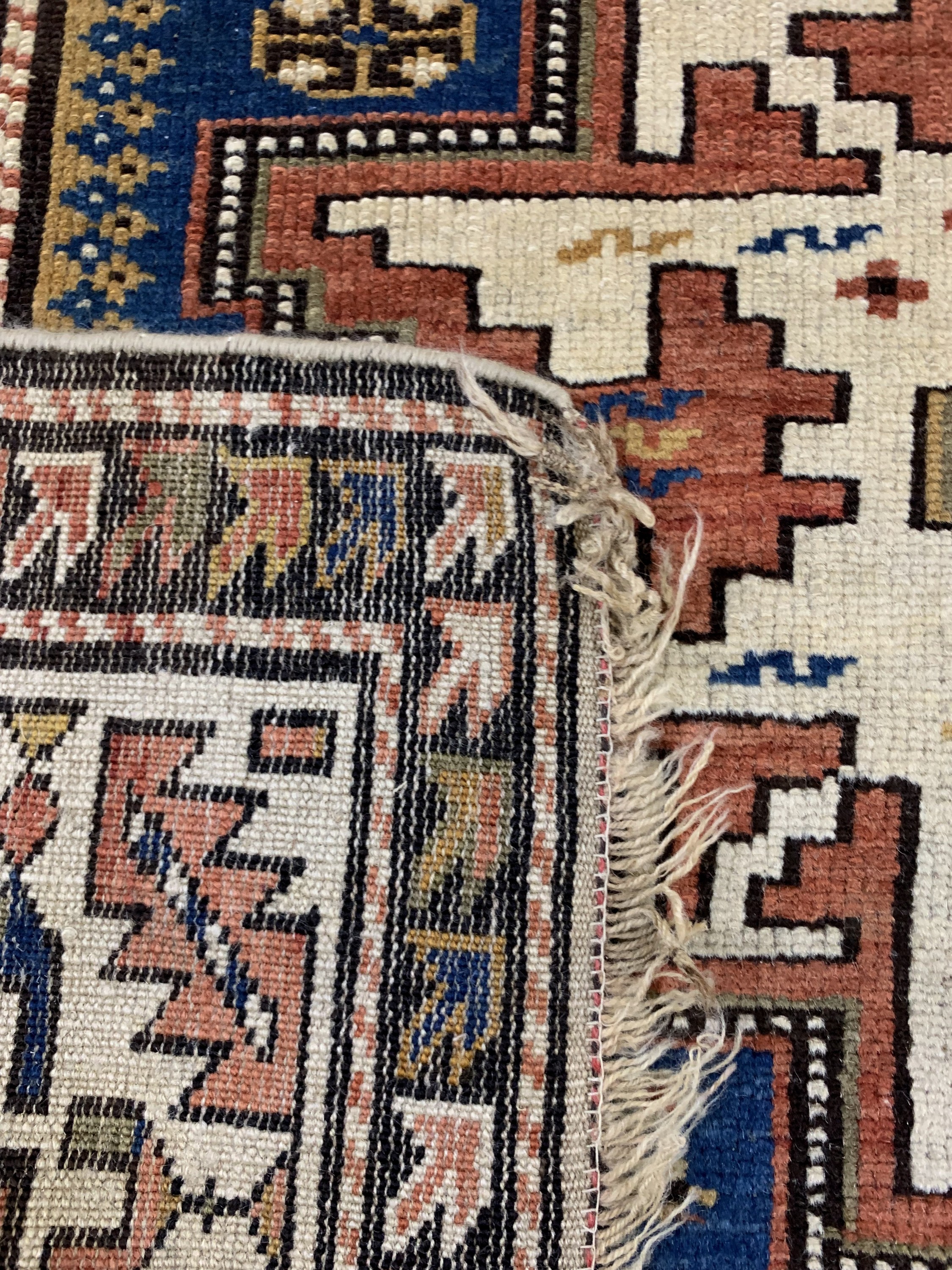 Detail e: Schirwan Kazak antik, Kaukasus, 19.Jhd, Wolle auf Wolle, ca. 170 x 120 cm, EHZ: 2,aus Sammlungsauflösung