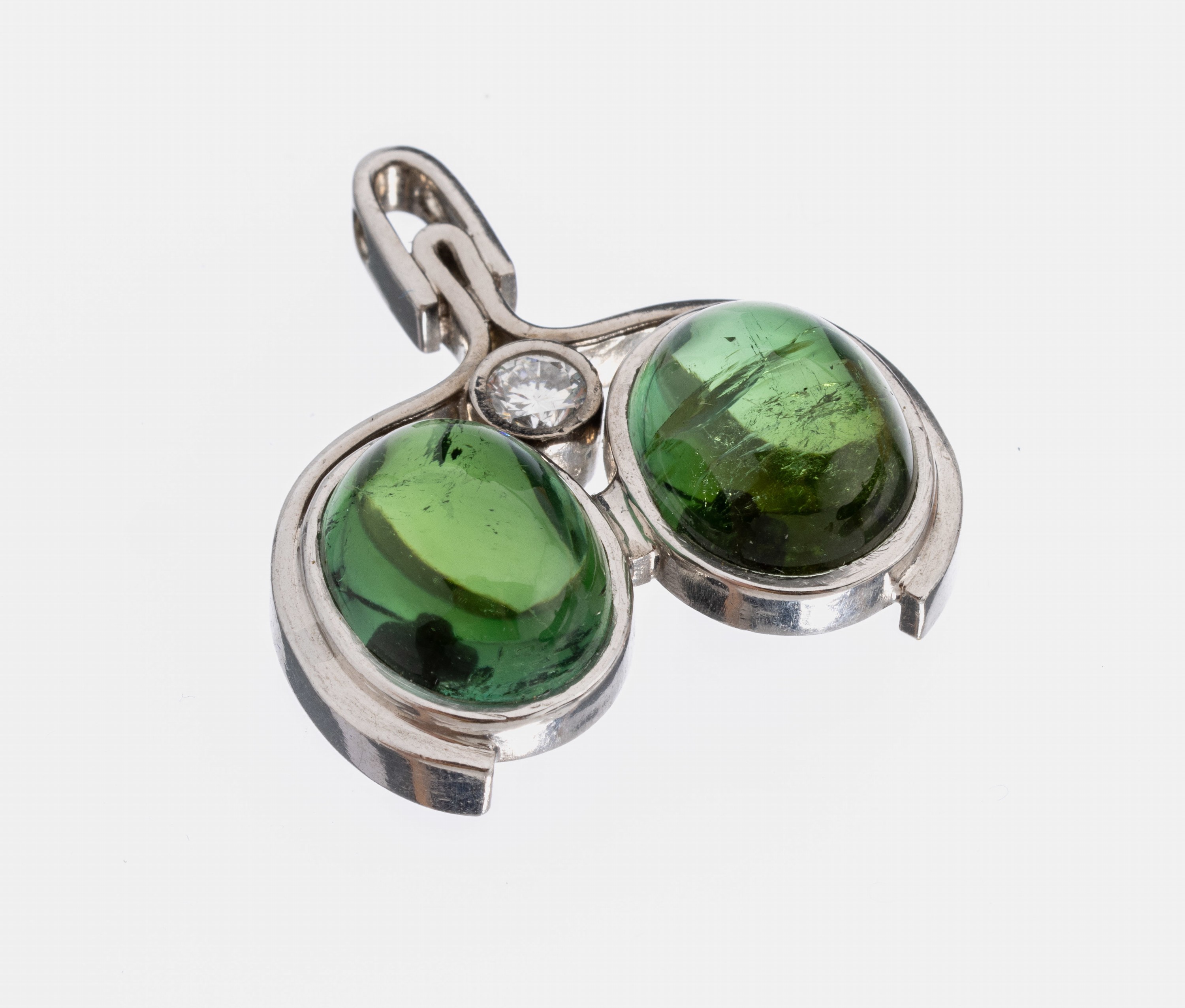 Außergewöhnlicher Platin Turmalin-Brillant- Anhänger, Pt 950, 2 ovale Verdelith- Cabochons zus. ca. 5.0 ct, 1 Brillant ca. 0.25ct Weiß/si, ca. ...
