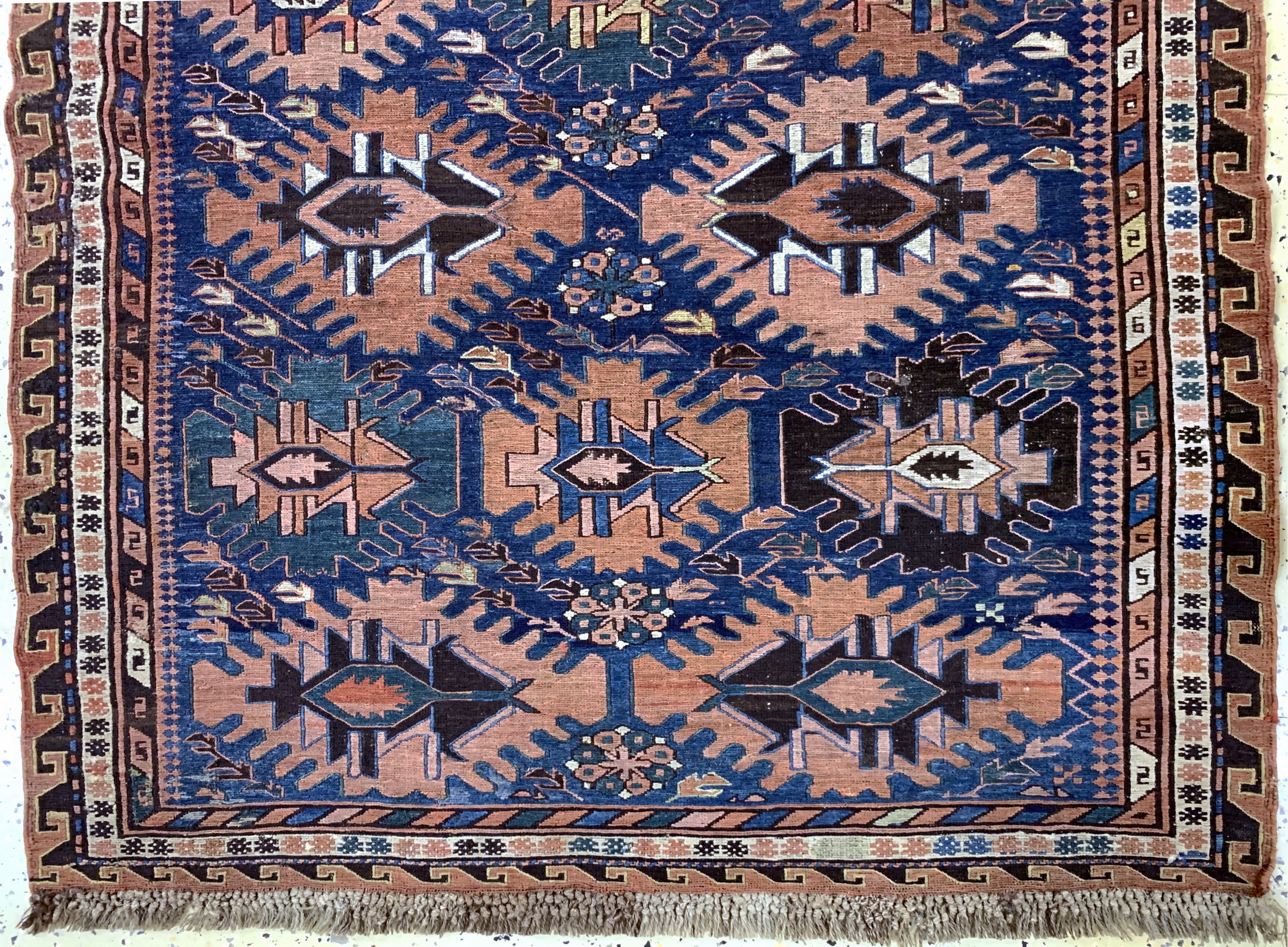 Detail b: Sumakh antik, Kaukasus, um 1900, Wolle auf Wolle, ca. 152 x 120 cm, EHZ: 2, (kleine Restaurierungen),aus Sammlungsauflösung