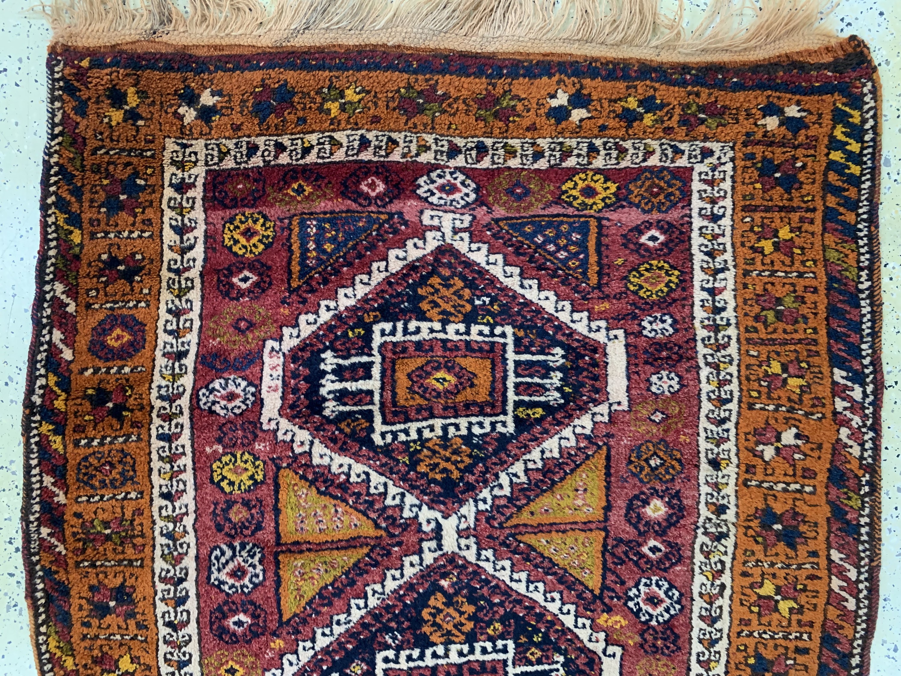 Detail a: Yürük alt, Türkei, Anfang 20.Jhd, Wolle aufWolle, ca. 260 x 124 cm, EHZ: 2,aus Sammlungsauflösung