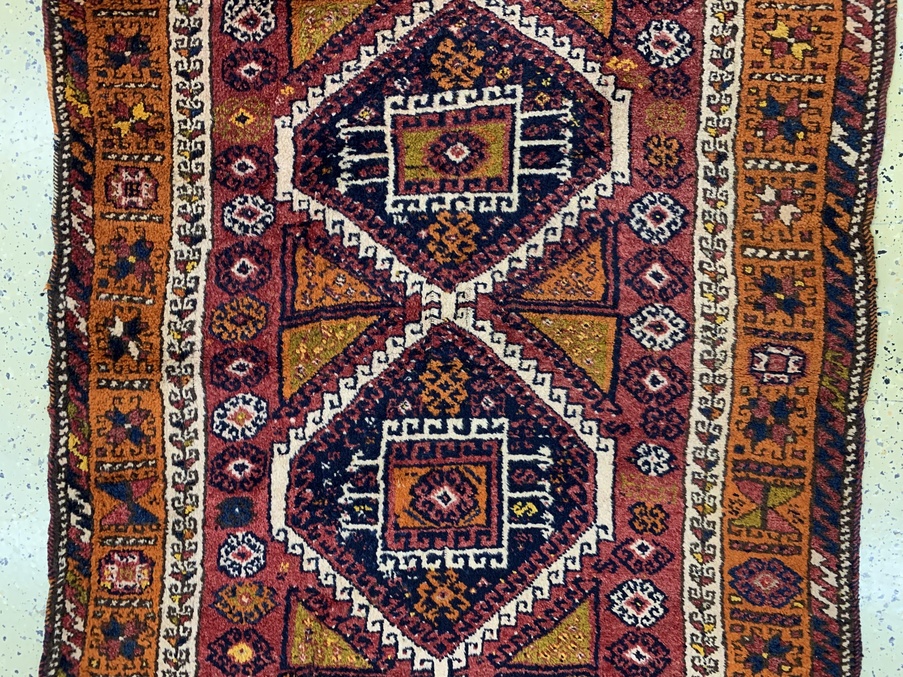 Detail b: Yürük alt, Türkei, Anfang 20.Jhd, Wolle aufWolle, ca. 260 x 124 cm, EHZ: 2,aus Sammlungsauflösung