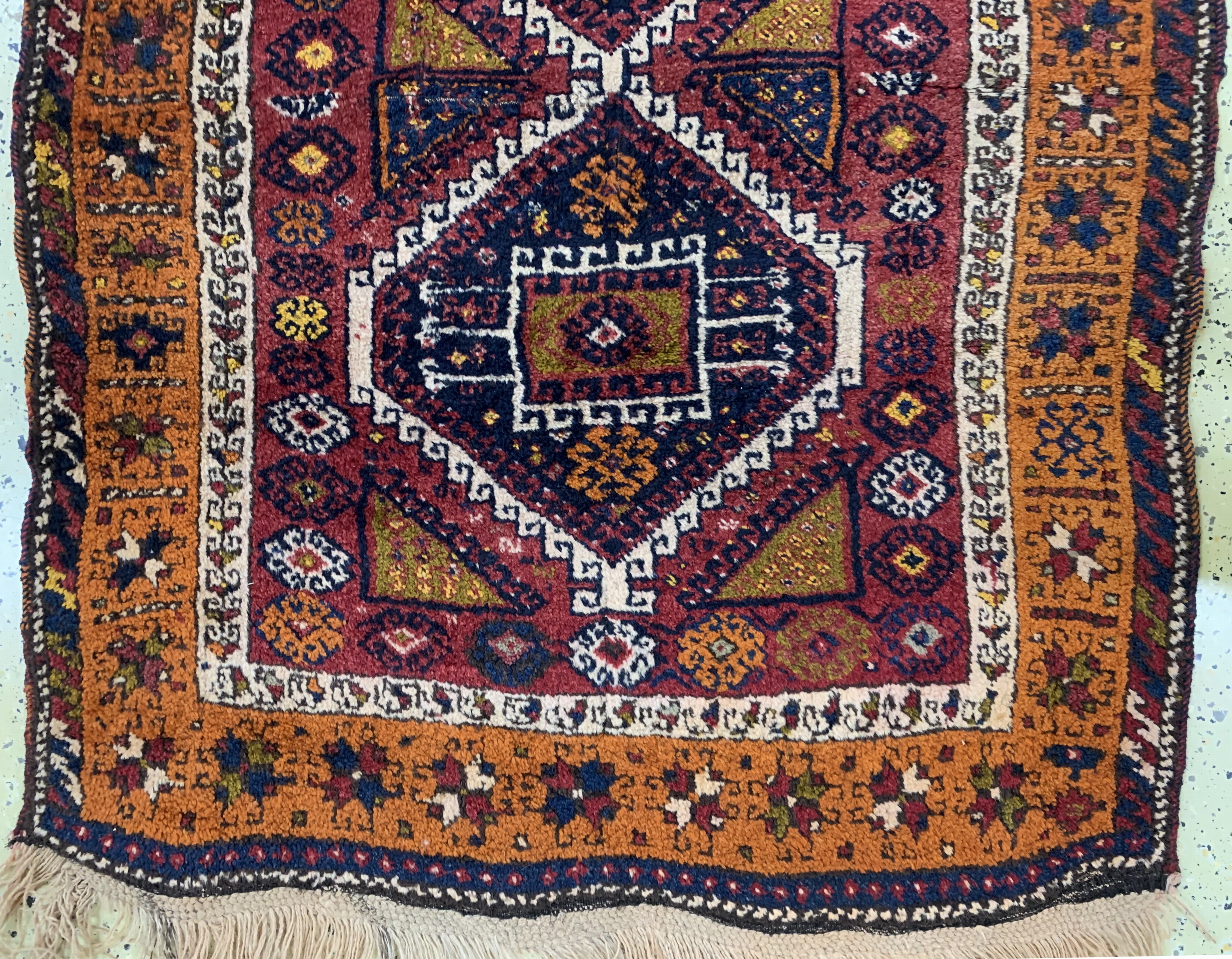 Detail c: Yürük alt, Türkei, Anfang 20.Jhd, Wolle aufWolle, ca. 260 x 124 cm, EHZ: 2,aus Sammlungsauflösung