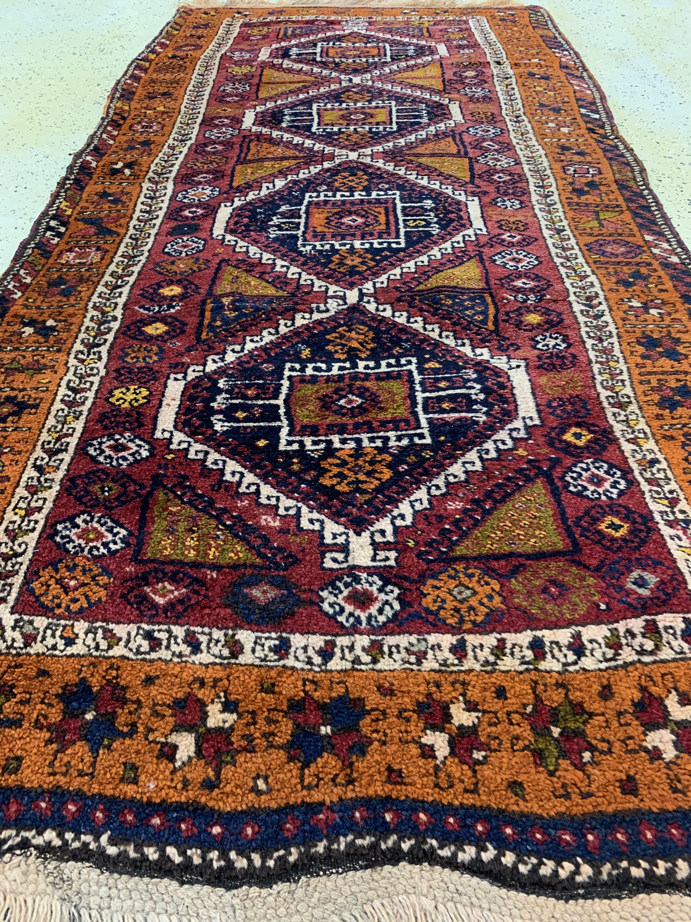 Detail d: Yürük alt, Türkei, Anfang 20.Jhd, Wolle aufWolle, ca. 260 x 124 cm, EHZ: 2,aus Sammlungsauflösung