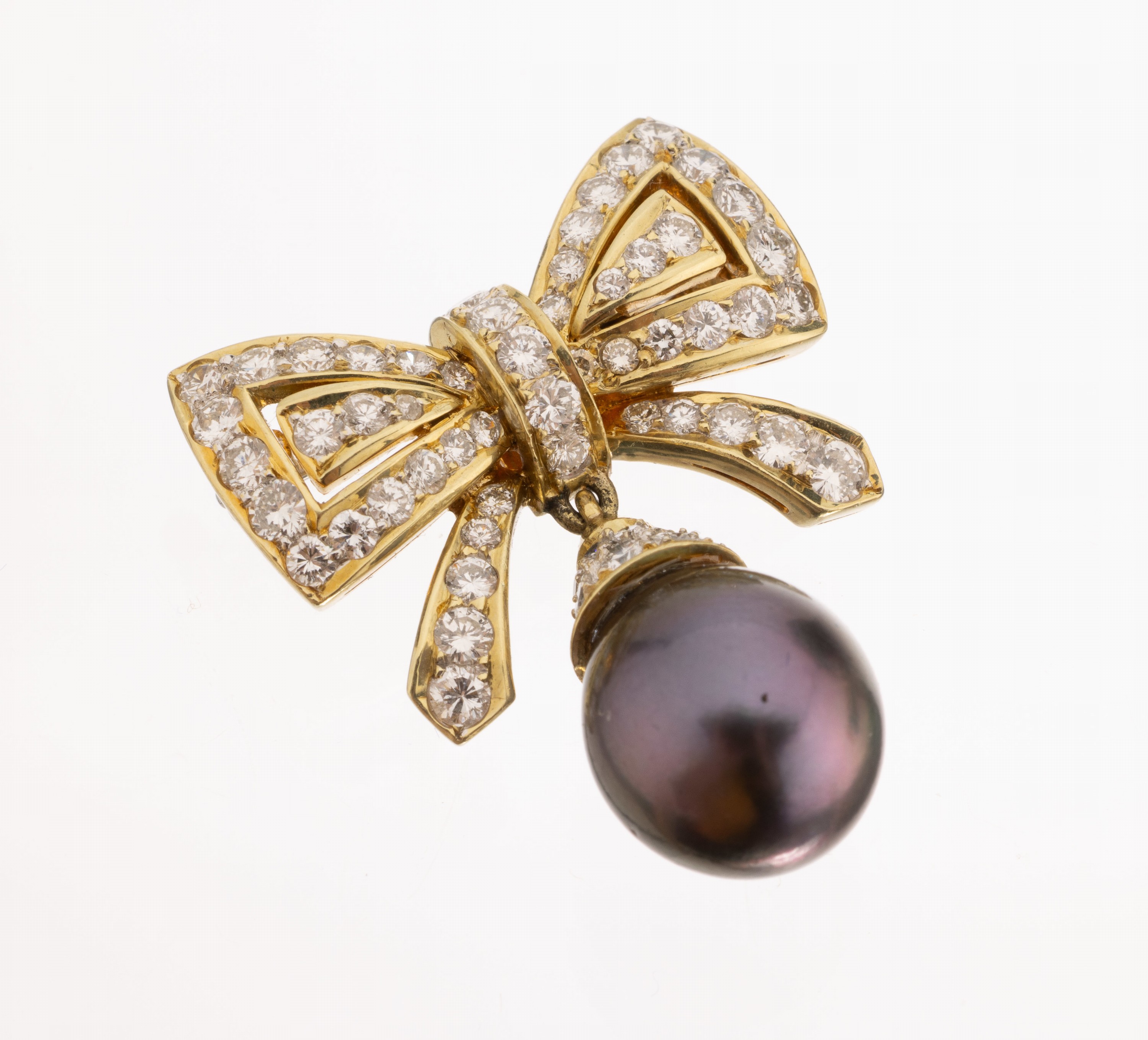 18 kt Gold Brillant-Perl-Brosche, GG 750/000, qualitätvolle Verarbeitung, Darstellung einer Schleife, ca. 75 Brillanten zus. ca. 3.0 ct feines ...