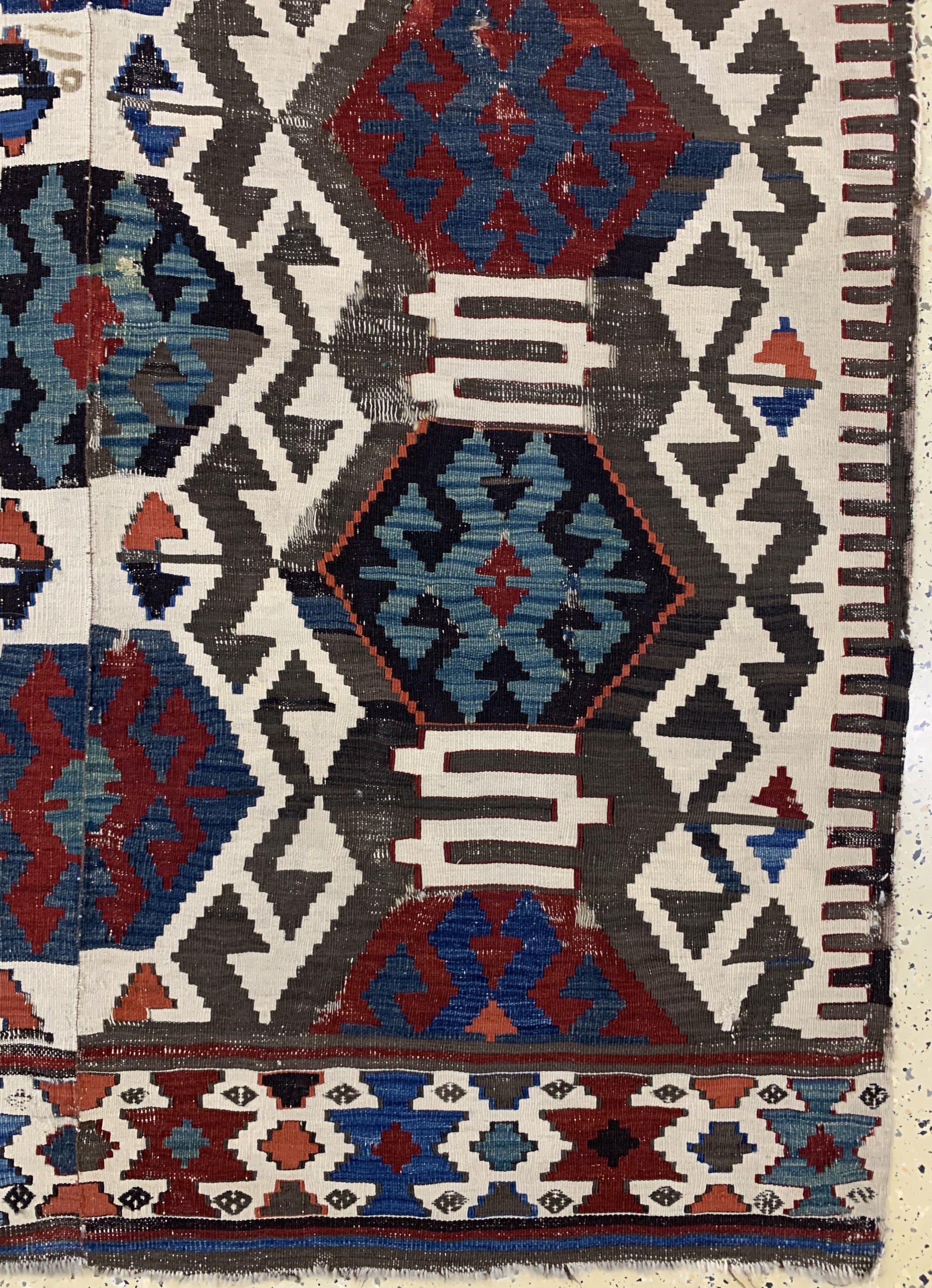 Detail c: "Aydin"Kelim antik, Türkei, 19.Jhd, Wolle auf Wolle, ca. 295 x 155 cm, EHZ: 2, (kleine restaurierungen))aus Sammlungsauflösung