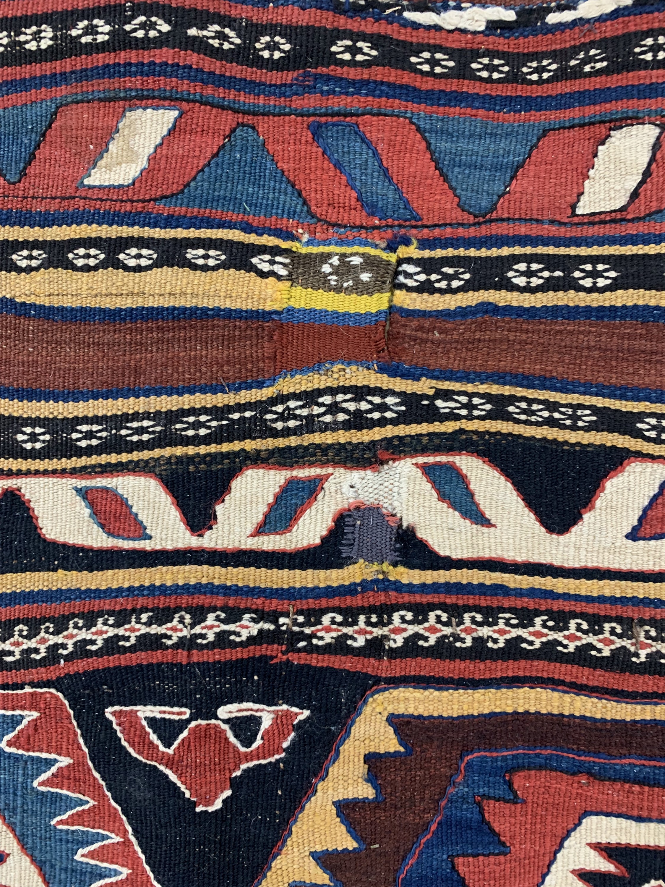 Detail d: "Weramin"Kelim antik, Persien, 19.Jhd, Wolle auf Wolle, ca. 320 x 172 cm, EHZ: 2 aus Sammlungsauflösung