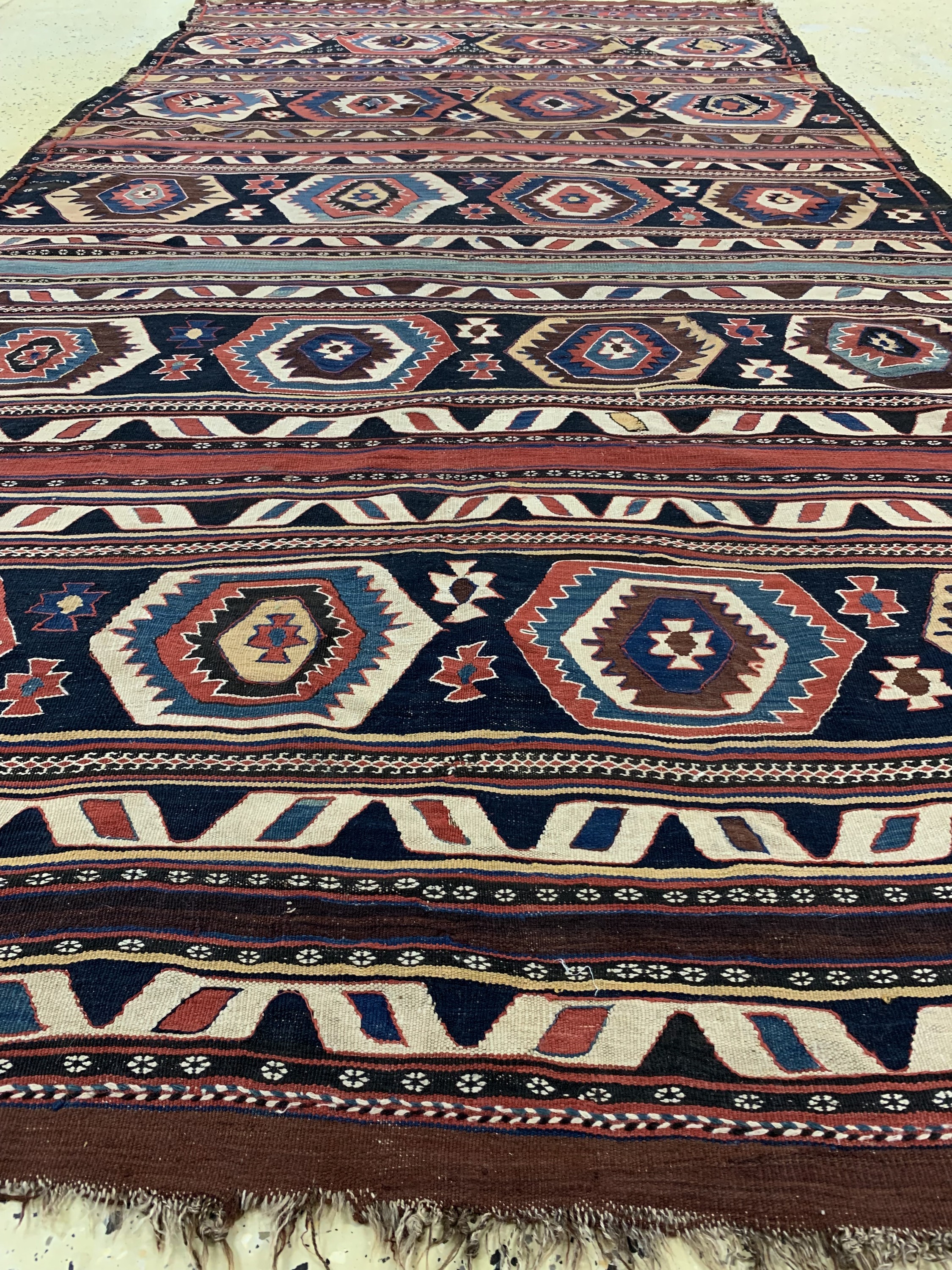Detail e: "Weramin"Kelim antik, Persien, 19.Jhd, Wolle auf Wolle, ca. 320 x 172 cm, EHZ: 2 aus Sammlungsauflösung