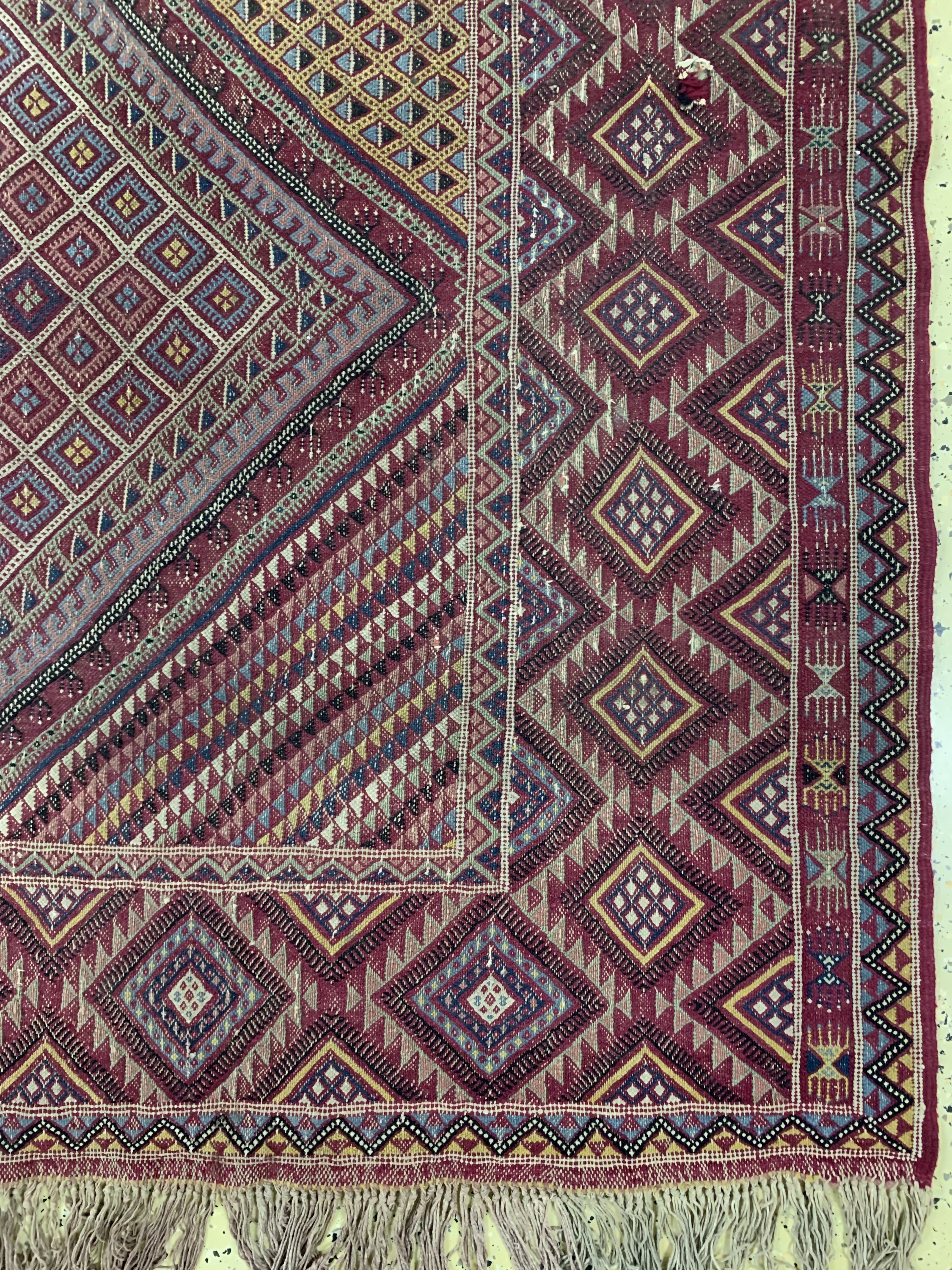Detail a: Antiker Cicim, Türkei, um 1900, Wolle auf Baumwolle, ca. 240 x 180 cm, EHZ: 2(kleines Loch),aus Sammlungsauflösung