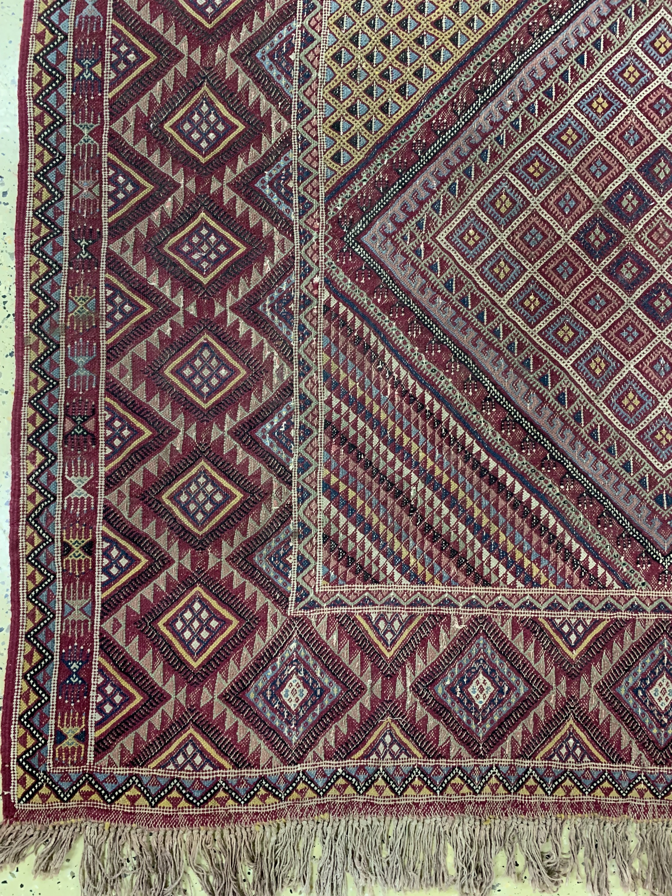 Detail b: Antiker Cicim, Türkei, um 1900, Wolle auf Baumwolle, ca. 240 x 180 cm, EHZ: 2(kleines Loch),aus Sammlungsauflösung