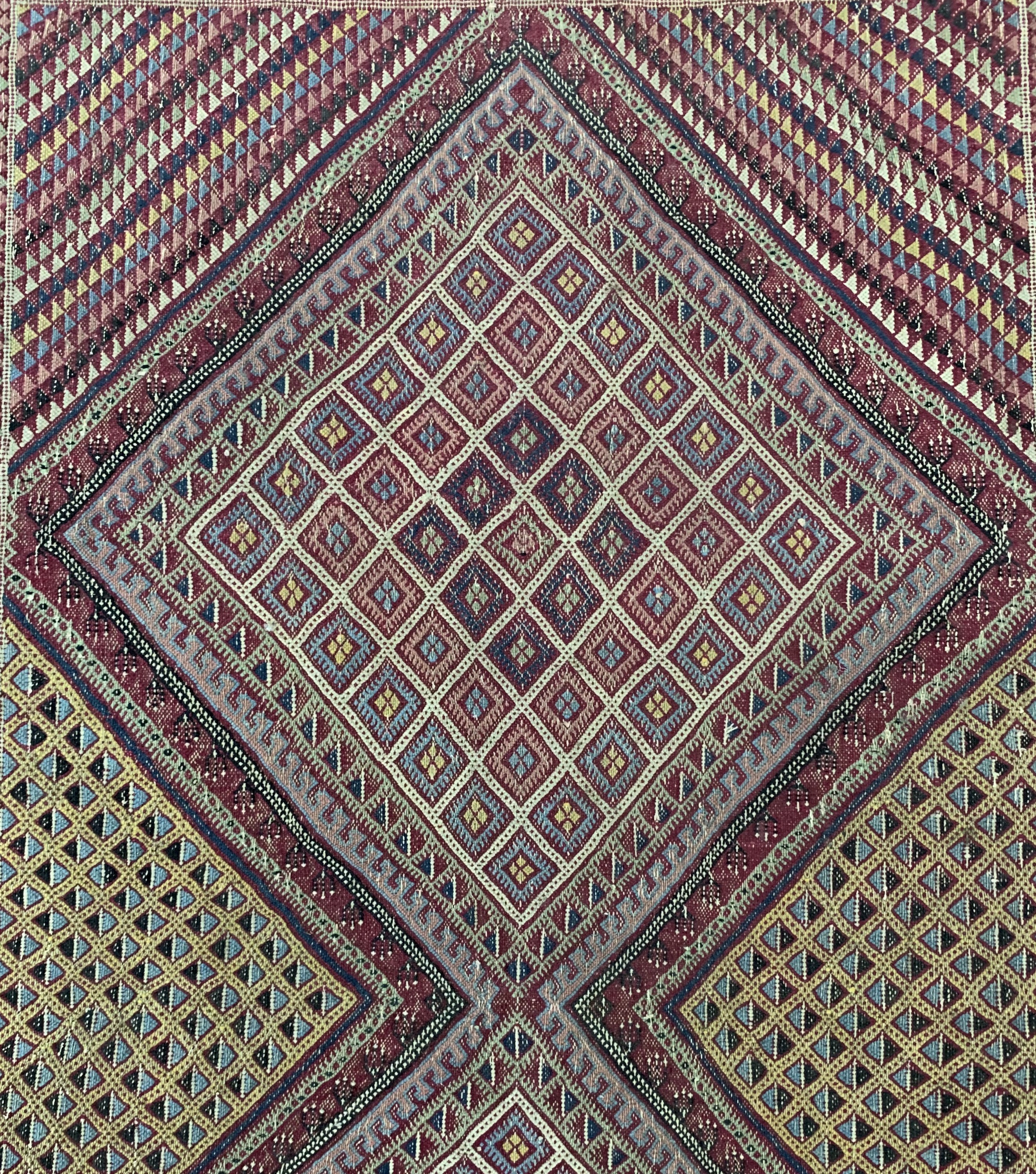 Detail c: Antiker Cicim, Türkei, um 1900, Wolle auf Baumwolle, ca. 240 x 180 cm, EHZ: 2(kleines Loch),aus Sammlungsauflösung