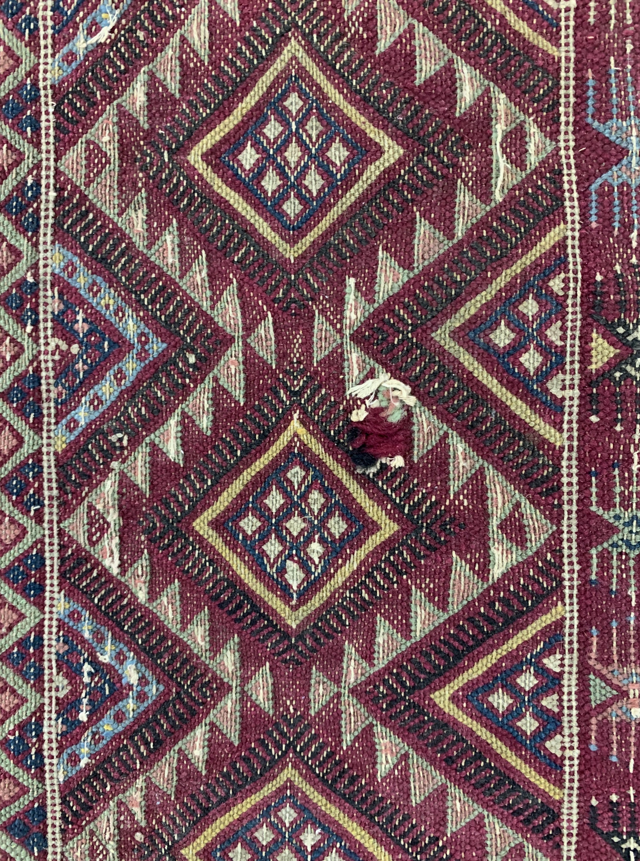 Detail d: Antiker Cicim, Türkei, um 1900, Wolle auf Baumwolle, ca. 240 x 180 cm, EHZ: 2(kleines Loch),aus Sammlungsauflösung
