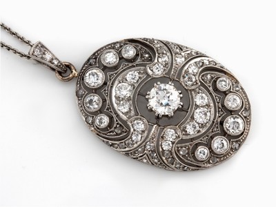 26853636b - Platin Art Deco Diamant-Anhänger, um 1920, Pt gepr., oval, durchbrochen ...