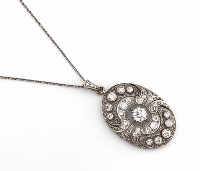 26853636c - Platin Art Deco Diamant-Anhänger, um 1920, Pt gepr., oval, durchbrochen ...