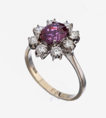 Image 26853699 - 14 kt Gold Rubin-Brillant-Ring, WG 585/000,mittig ovalfacett. Rubin ca. 1.60 ct, 8 ...