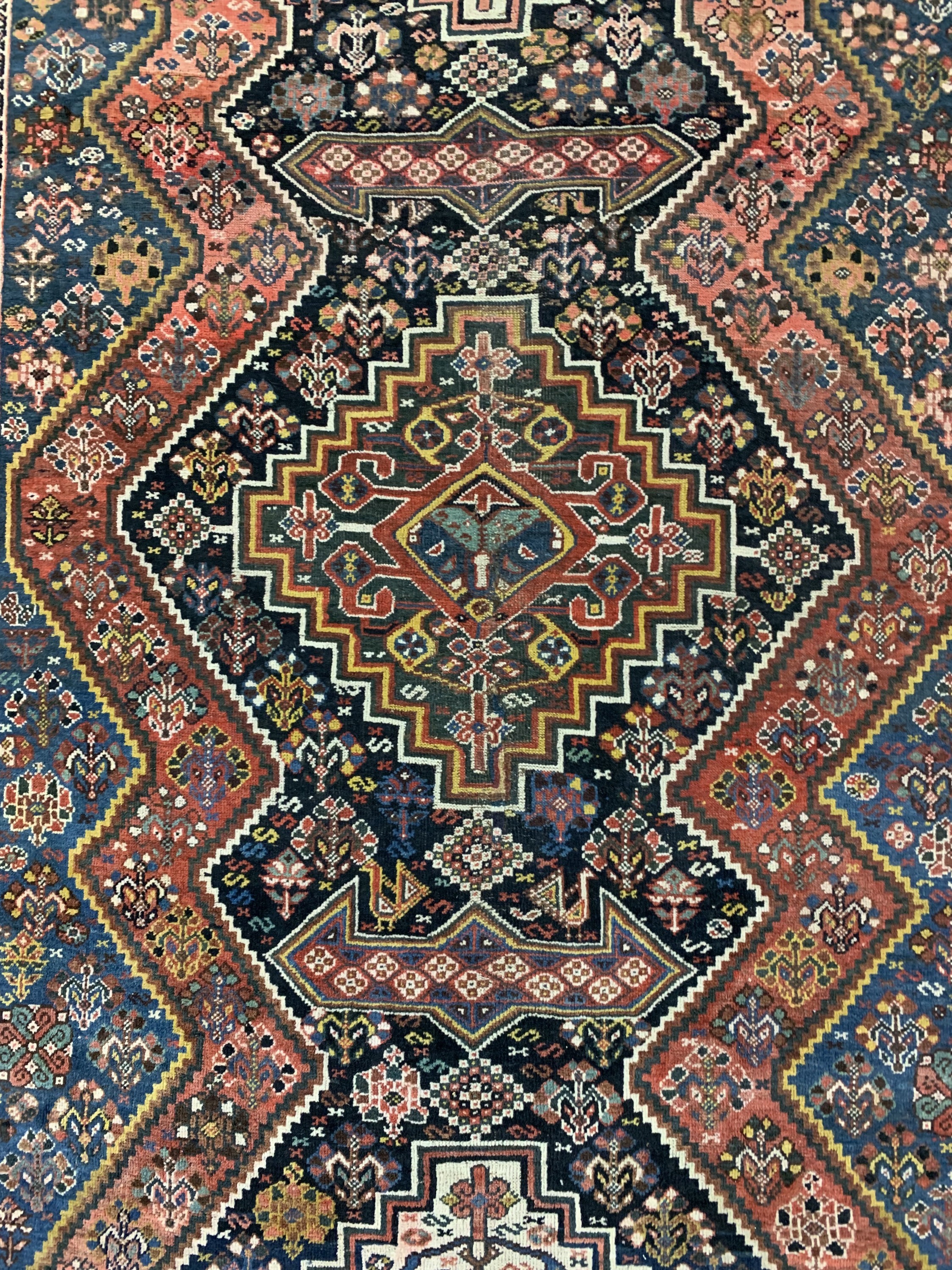 Detail c: Ghaschgai fein antik, Persien, 19.Jhd, Wolle auf Wolle, ca. 325 x 180 cm, EHZ: 2-3, (restauriert)aus Sammlungsauflösung